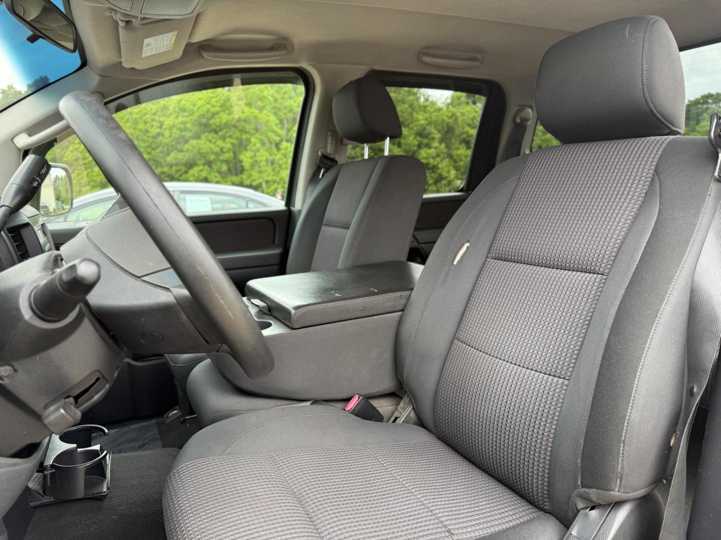 2009 Nissan Titan LE Crew Cab 2WD SWB (1N6BA07D59N) with an 5.6L V8 DOHC 32V FFV engine, 5-Speed Automatic Overdrive transmission, located at 419 N 18th St., Monroe, LA, 71201, (318) 410-9250, 32.514370, -92.105133 - Photo#3