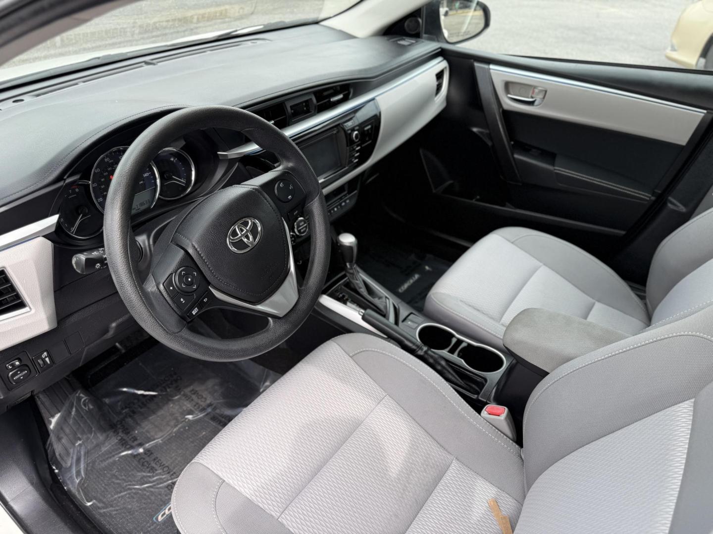 2015 Toyota Corolla L 4-Speed AT (2T1BURHE6FC) with an 1.8L L4 DOHC 16V engine, 4-Speed Automatic transmission, located at 419 N 18th St., Monroe, LA, 71201, (318) 410-9250, 32.514370, -92.105133 - Photo#2
