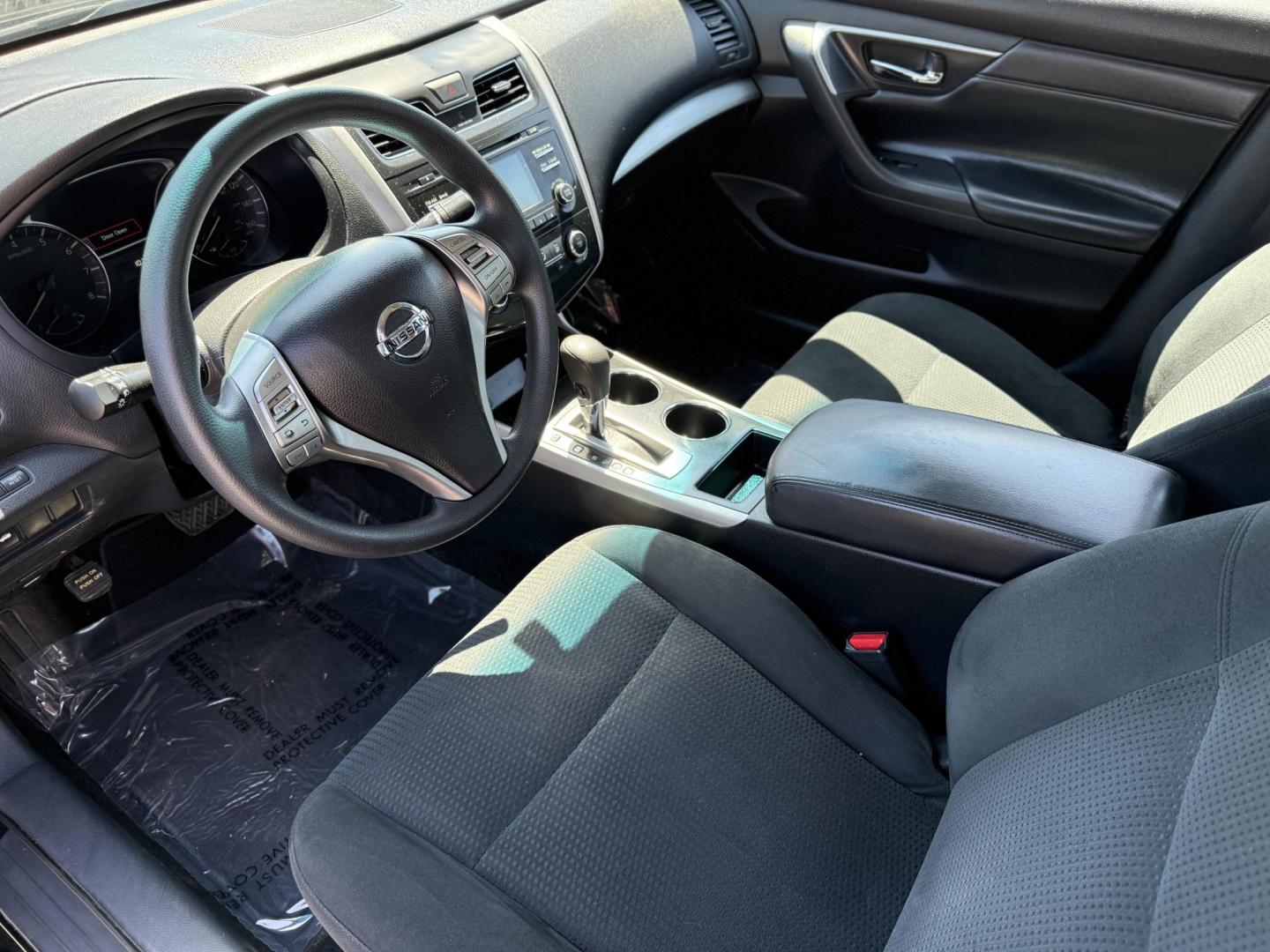 2015 Nissan Altima 2.5 S (1N4AL3AP2FC) with an 2.5L L4 DOHC 16V engine, Continuously Variable Transmission transmission, located at 419 N 18th St., Monroe, LA, 71201, (318) 410-9250, 32.514370, -92.105133 - Photo#2