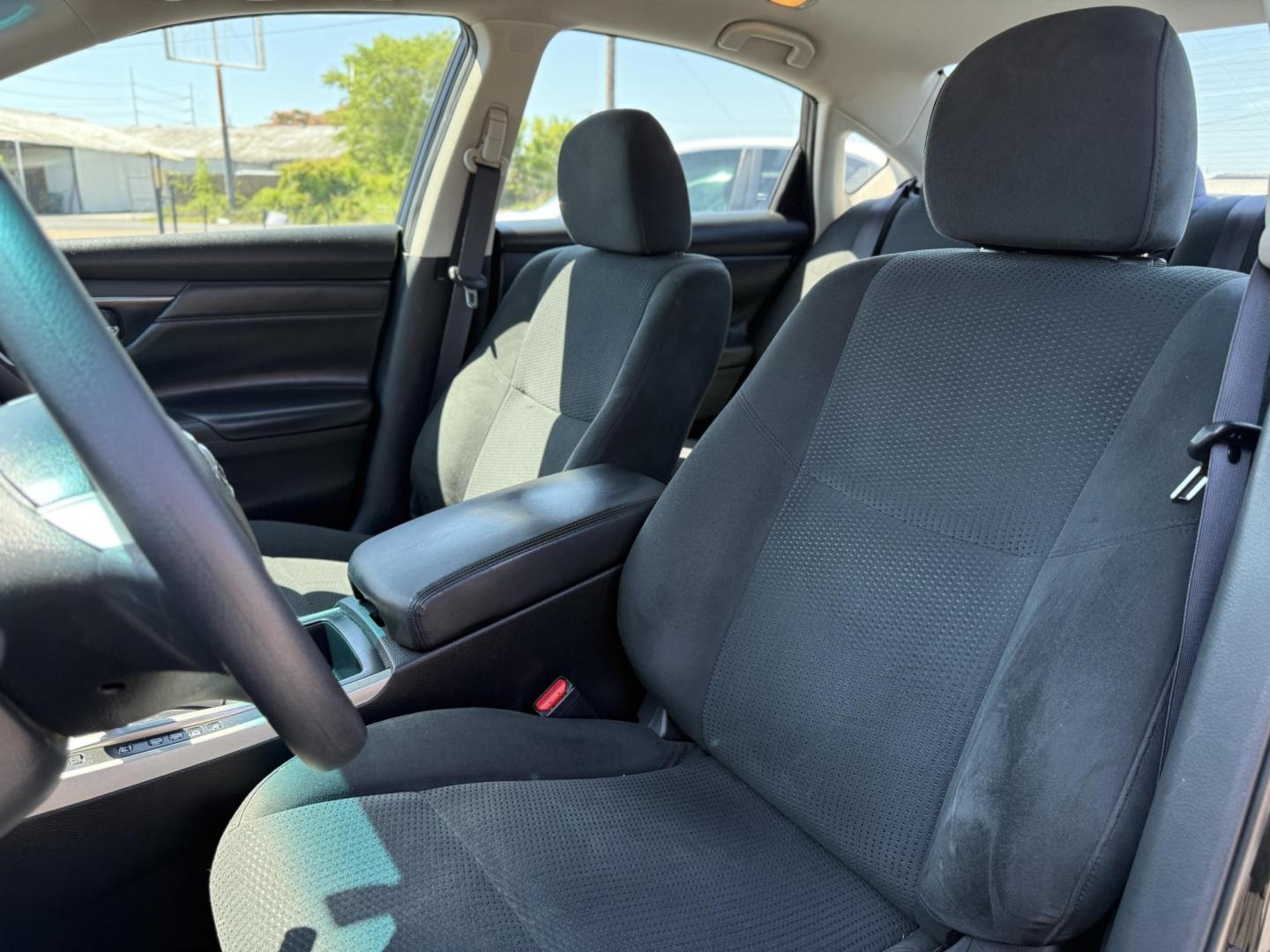 2015 Nissan Altima 2.5 S (1N4AL3AP2FC) with an 2.5L L4 DOHC 16V engine, Continuously Variable Transmission transmission, located at 419 N 18th St., Monroe, LA, 71201, (318) 410-9250, 32.514370, -92.105133 - Photo#3