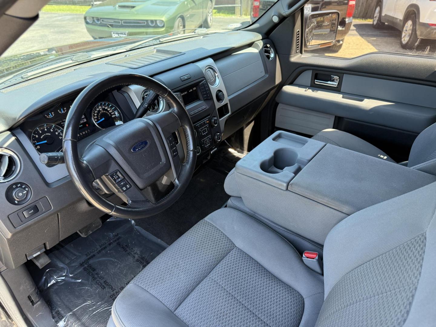 2013 Ford F-150 Platinum SuperCrew 6.5-ft. Bed 2WD (1FTFW1CT0DK) with an 3.5L V6 TURBO engine, 6-Speed Automatic transmission, located at 419 N 18th St., Monroe, LA, 71201, (318) 410-9250, 32.514370, -92.105133 - Photo#2