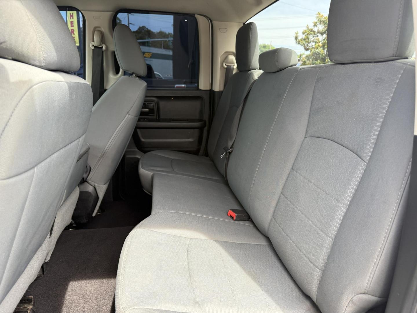 2014 RAM 1500 Tradesman Quad Cab 2WD (1C6RR6FT1ES) with an 5.7L V8 OHV 16V engine, 6-Speed Automatic transmission, located at 419 N 18th St., Monroe, LA, 71201, (318) 410-9250, 32.514370, -92.105133 - Photo#4