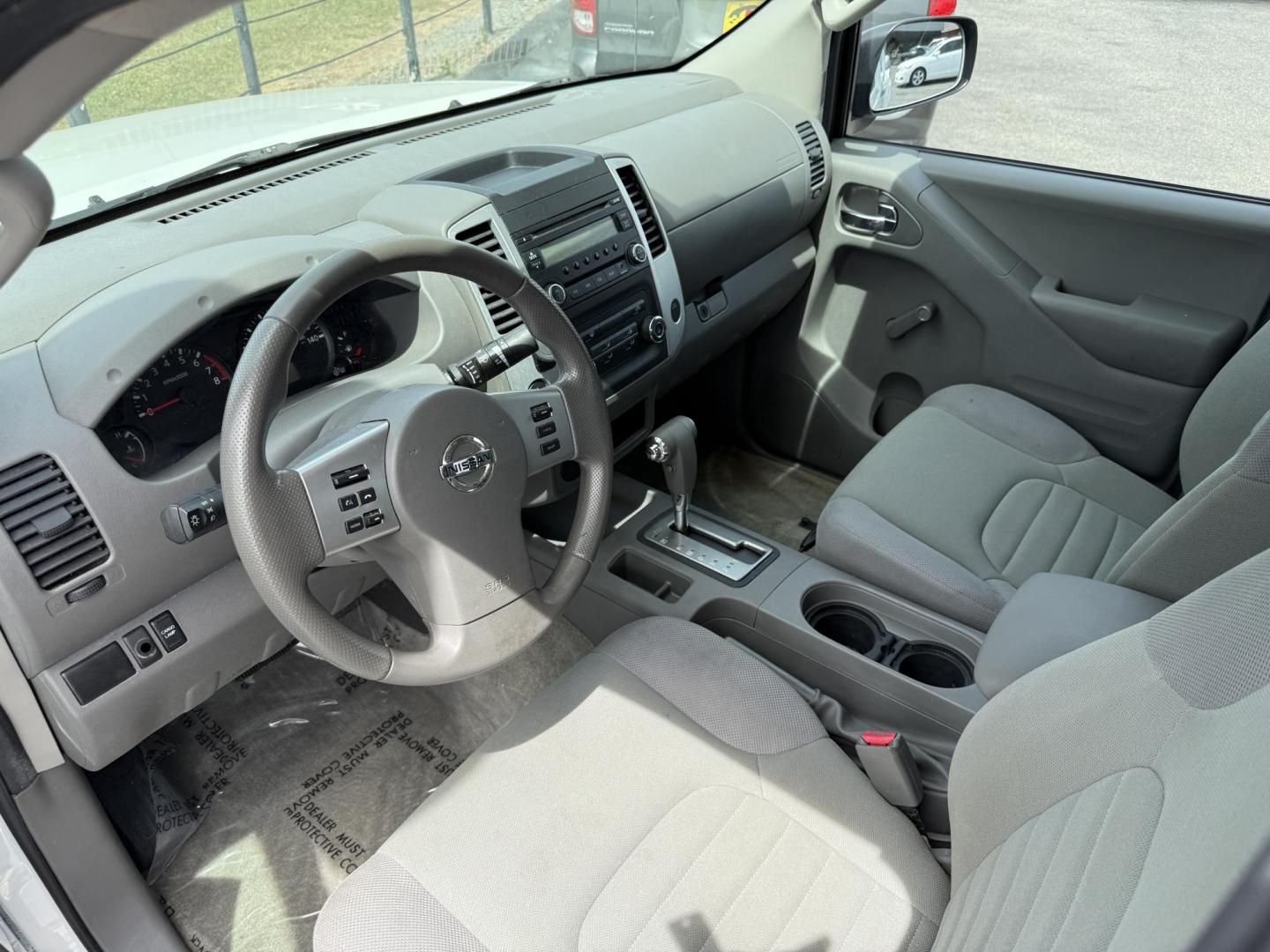 2015 Nissan Frontier SV King Cab I4 5MT 2WD (1N6BD0CTXFN) with an 2.5L L4 DOHC 16V engine, 5-Speed Manual transmission, located at 419 N 18th St., Monroe, LA, 71201, (318) 410-9250, 32.514370, -92.105133 - Photo#2