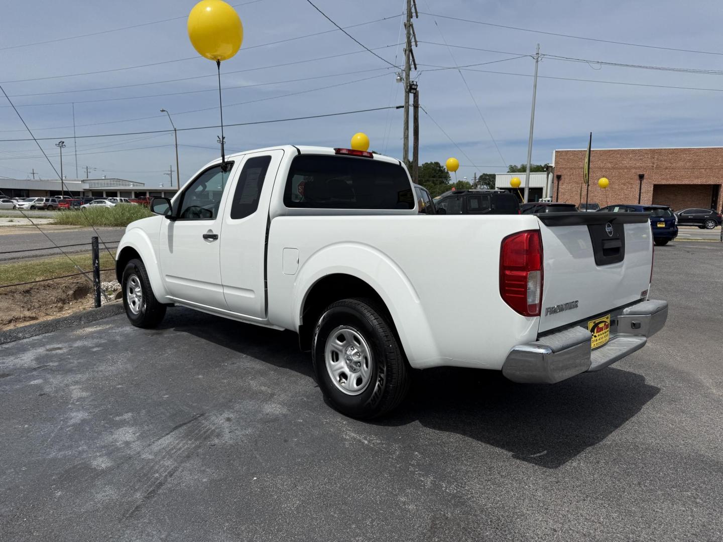 2015 Nissan Frontier SV King Cab I4 5MT 2WD (1N6BD0CTXFN) with an 2.5L L4 DOHC 16V engine, 5-Speed Manual transmission, located at 419 N 18th St., Monroe, LA, 71201, (318) 410-9250, 32.514370, -92.105133 - Photo#1