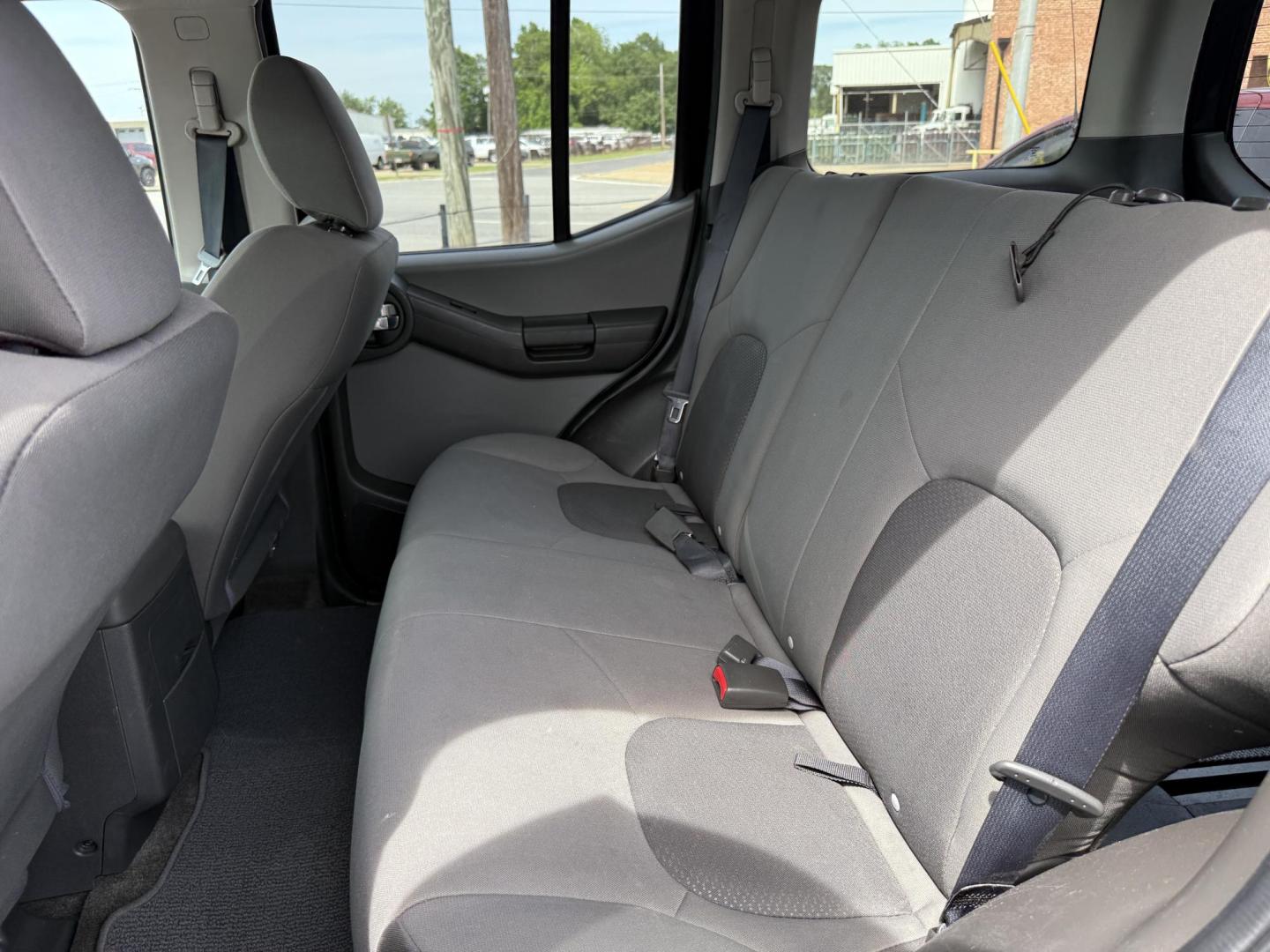 2013 Nissan Xterra S 2WD (5N1AN0NU4DN) with an 4.0L V6 DOHC 24V engine, 5-Speed Automatic transmission, located at 419 N 18th St., Monroe, LA, 71201, (318) 410-9250, 32.514370, -92.105133 - Photo#4