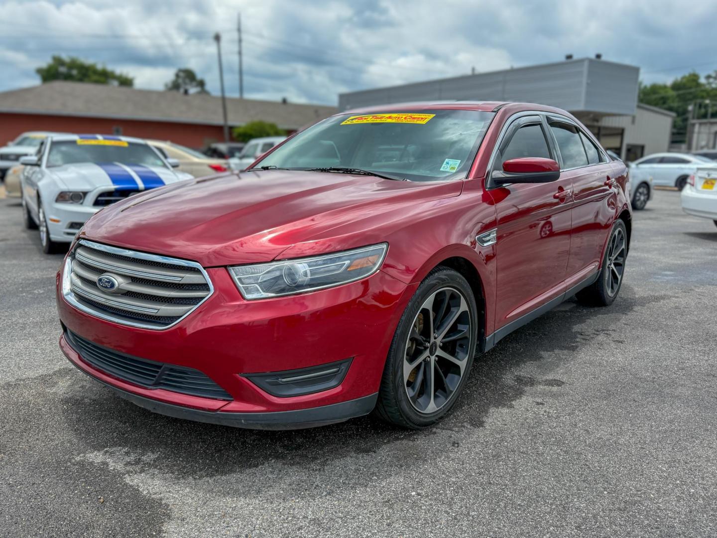 2015 Ford Taurus SEL FWD (1FAHP2E84FG) with an 3.5L V6 DOHC 24V engine, 6-Speed Automatic transmission, located at 419 N 18th St., Monroe, LA, 71201, (318) 410-9250, 32.514370, -92.105133 - Photo#0