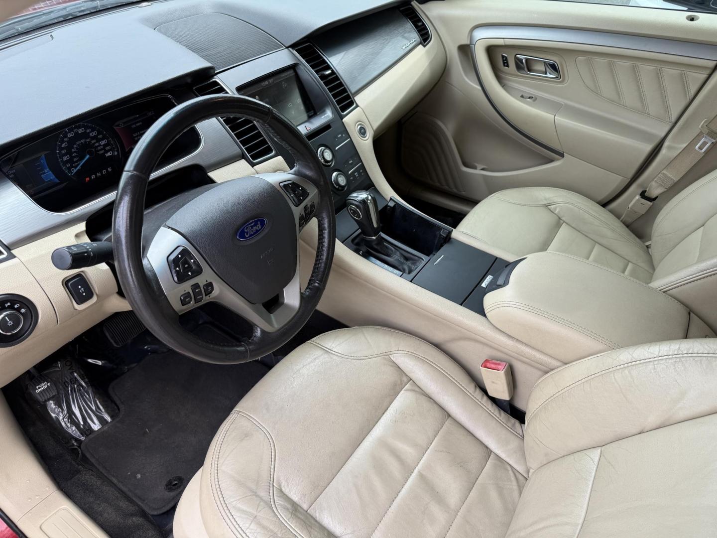 2015 Ford Taurus SEL FWD (1FAHP2E84FG) with an 3.5L V6 DOHC 24V engine, 6-Speed Automatic transmission, located at 419 N 18th St., Monroe, LA, 71201, (318) 410-9250, 32.514370, -92.105133 - Photo#3