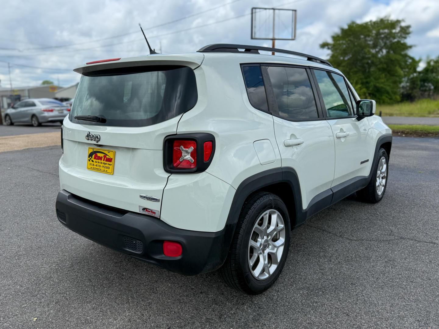 2015 Jeep Renegade Latitude FWD (ZACCJABT6FP) with an 2.4L L4 engine, 6-Speed Manual transmission, located at 419 N 18th St., Monroe, LA, 71201, (318) 410-9250, 32.514370, -92.105133 - Photo#1