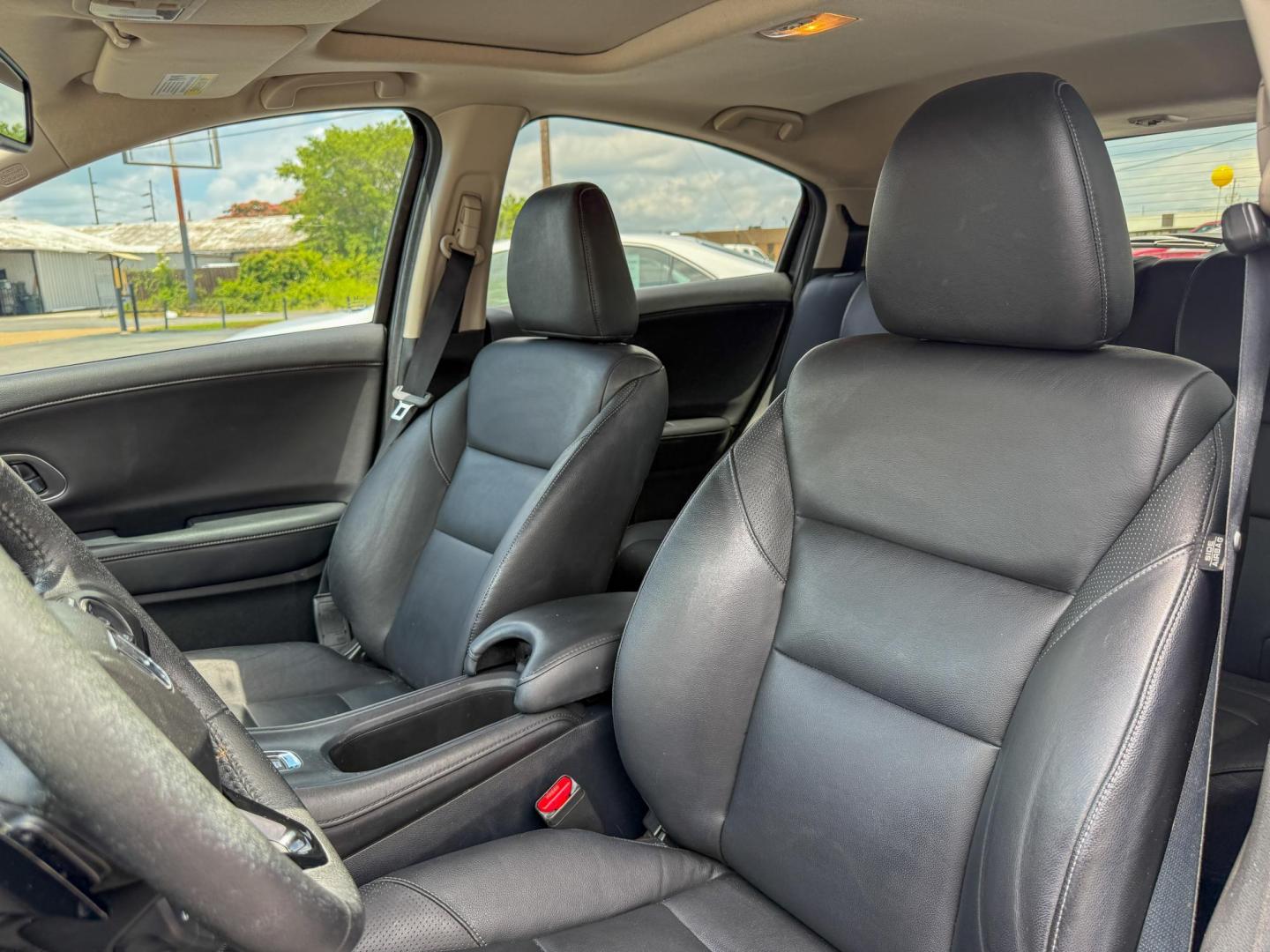 2016 Honda HR-V EX-L w/Navigation CVT (3CZRU5H79GM) with an 1.8L L4 DOHC 16V engine, Continuously Variable Transmission transmission, located at 419 N 18th St., Monroe, LA, 71201, (318) 410-9250, 32.514370, -92.105133 - Photo#2