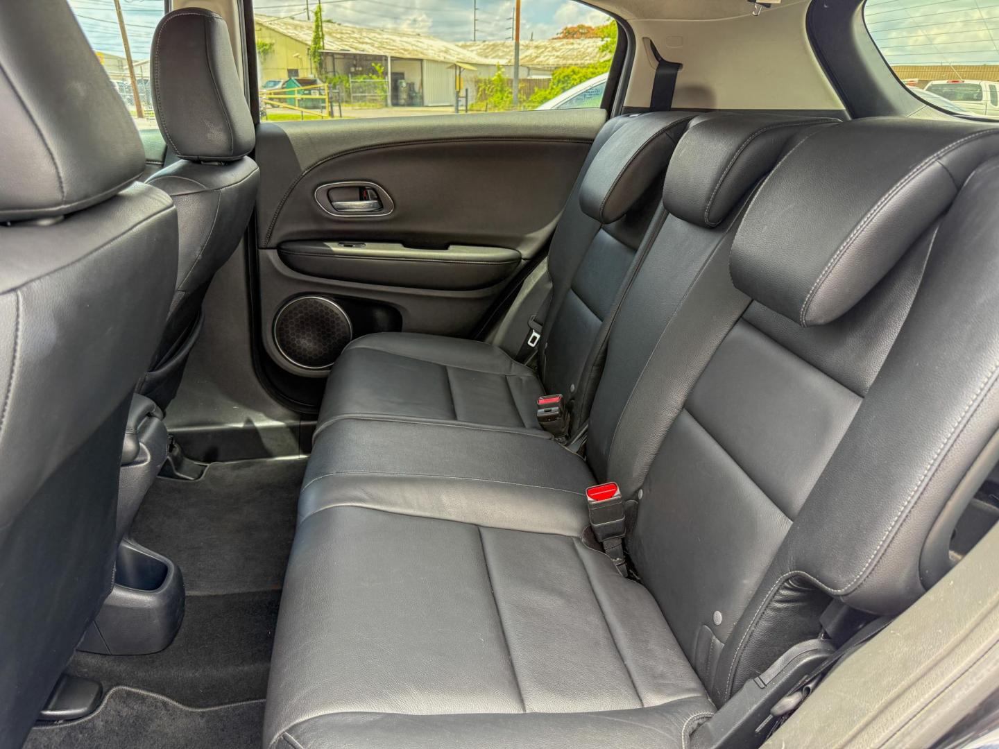 2016 Honda HR-V EX-L w/Navigation CVT (3CZRU5H79GM) with an 1.8L L4 DOHC 16V engine, Continuously Variable Transmission transmission, located at 419 N 18th St., Monroe, LA, 71201, (318) 410-9250, 32.514370, -92.105133 - Photo#4