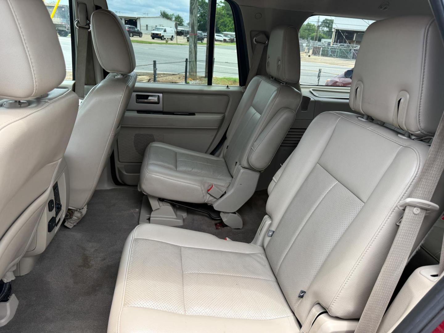 2014 Ford Expedition Limited 2WD (1FMJU1K54EE) with an 5.4L V8 SOHC 16V FFV engine, 6-Speed Automatic transmission, located at 419 N 18th St., Monroe, LA, 71201, (318) 410-9250, 32.514370, -92.105133 - Photo#4