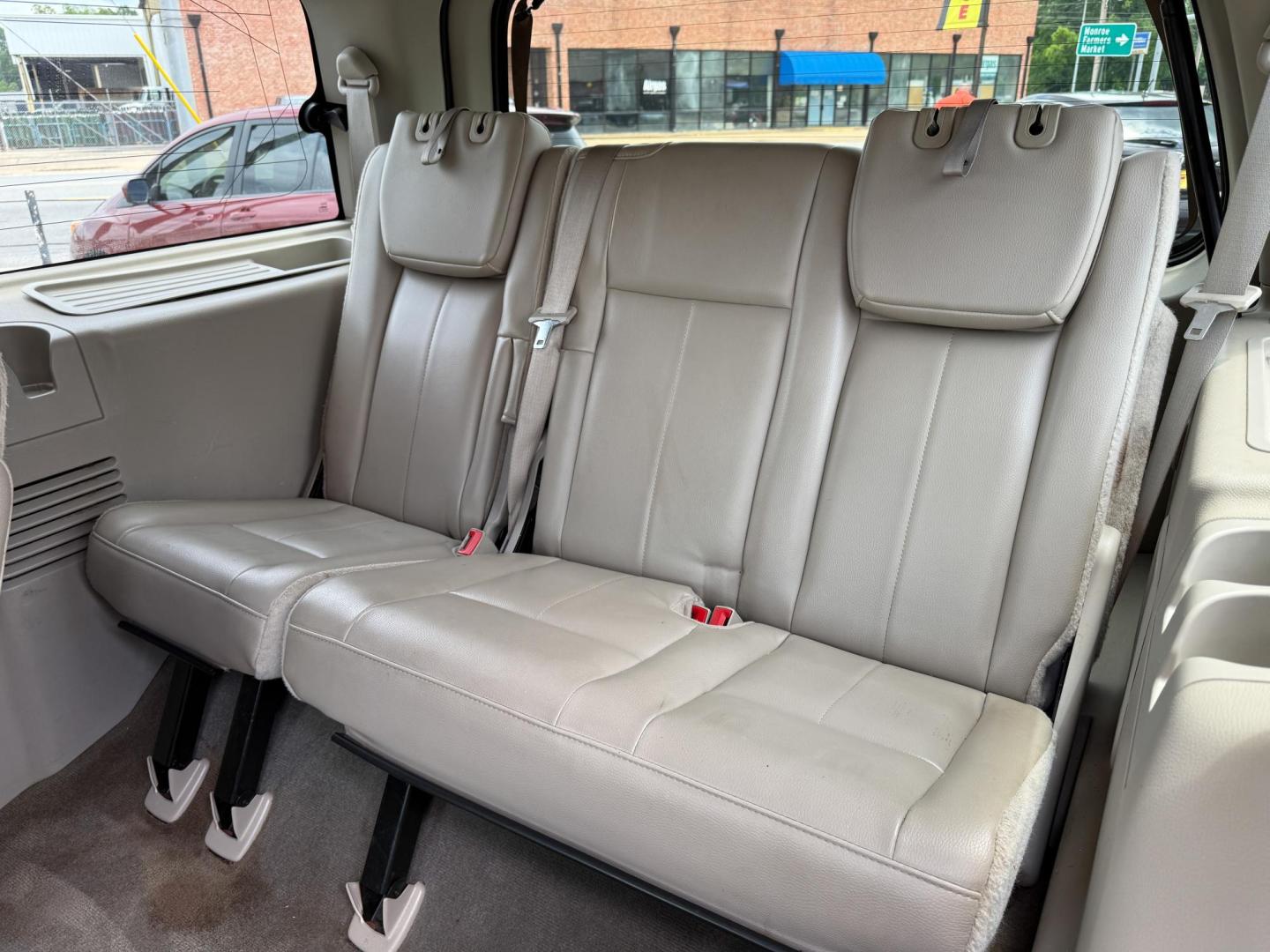 2014 Ford Expedition Limited 2WD (1FMJU1K54EE) with an 5.4L V8 SOHC 16V FFV engine, 6-Speed Automatic transmission, located at 419 N 18th St., Monroe, LA, 71201, (318) 410-9250, 32.514370, -92.105133 - Photo#5