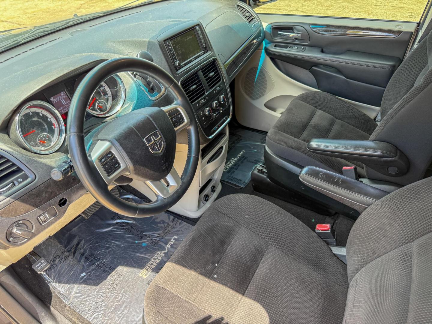 2018 Dodge Grand Caravan SE (2C4RDGBG5JR) with an 3.6L V6 DOHC 24V engine, 6A transmission, located at 419 N 18th St., Monroe, LA, 71201, (318) 410-9250, 32.514370, -92.105133 - Photo#3