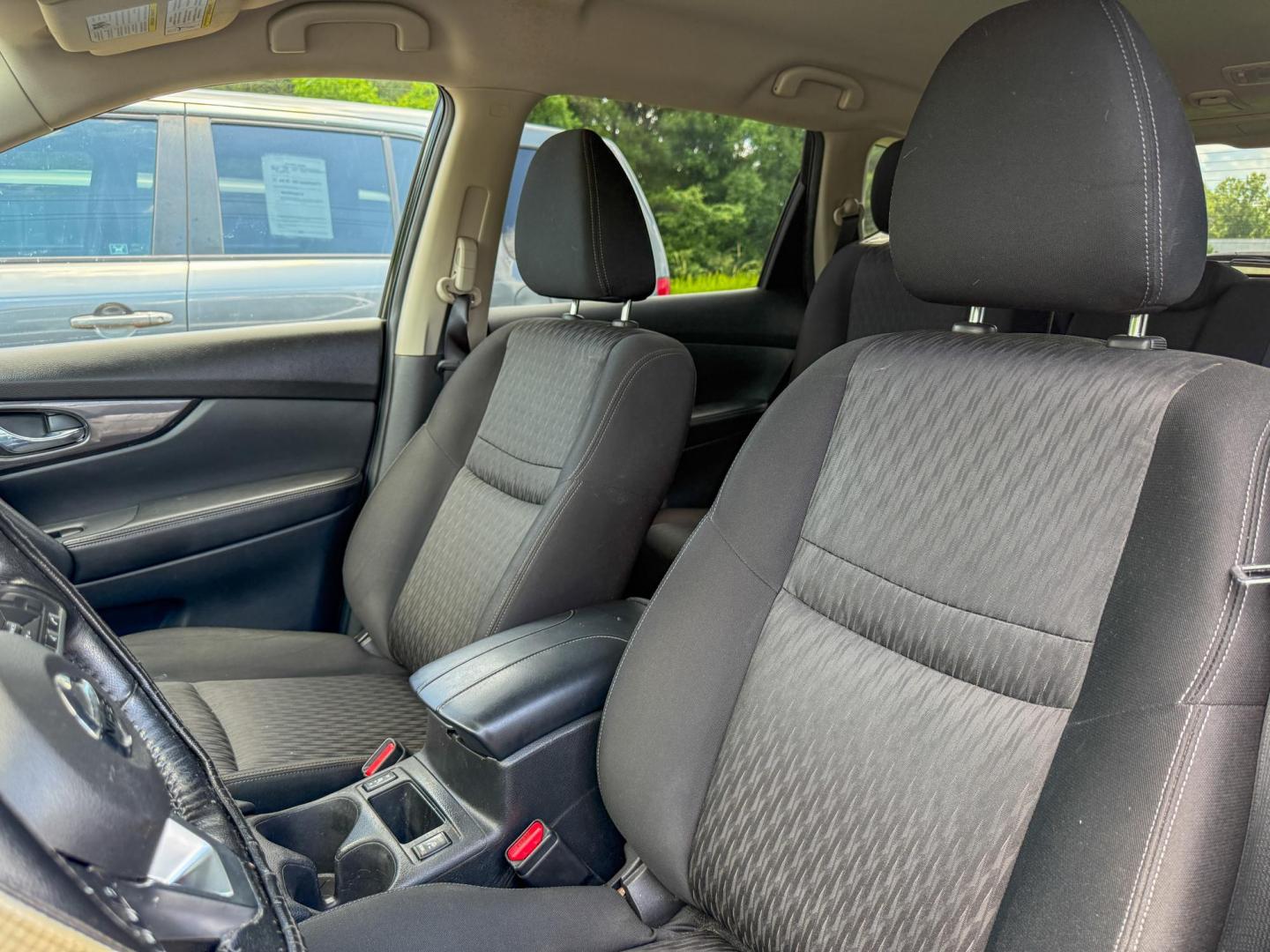 2020 Nissan Rogue S 2WD (JN8AT2MT8LW) with an 2.5L L4 DOHC 16V engine, CVT transmission, located at 419 N 18th St., Monroe, LA, 71201, (318) 410-9250, 32.514370, -92.105133 - Photo#2