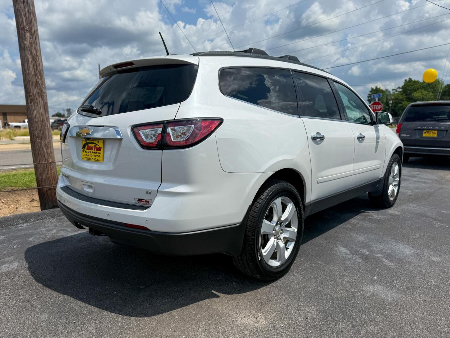 2017 Chevrolet Traverse 1LT FWD (1GNKRGKD9HJ) with an 3.6L V6 DOHC 24V engine, 6A transmission, located at 419 N 18th St., Monroe, LA, 71201, (318) 410-9250, 32.514370, -92.105133 - Photo#1