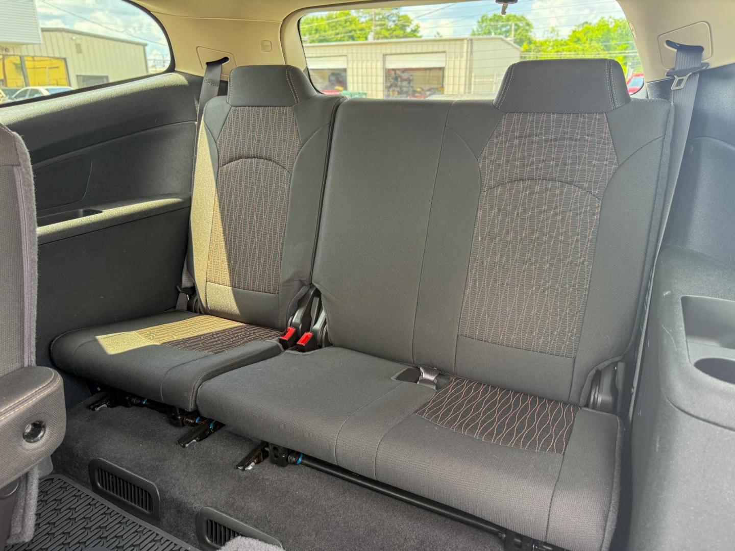 2017 Chevrolet Traverse 1LT FWD (1GNKRGKD9HJ) with an 3.6L V6 DOHC 24V engine, 6A transmission, located at 419 N 18th St., Monroe, LA, 71201, (318) 410-9250, 32.514370, -92.105133 - Photo#5