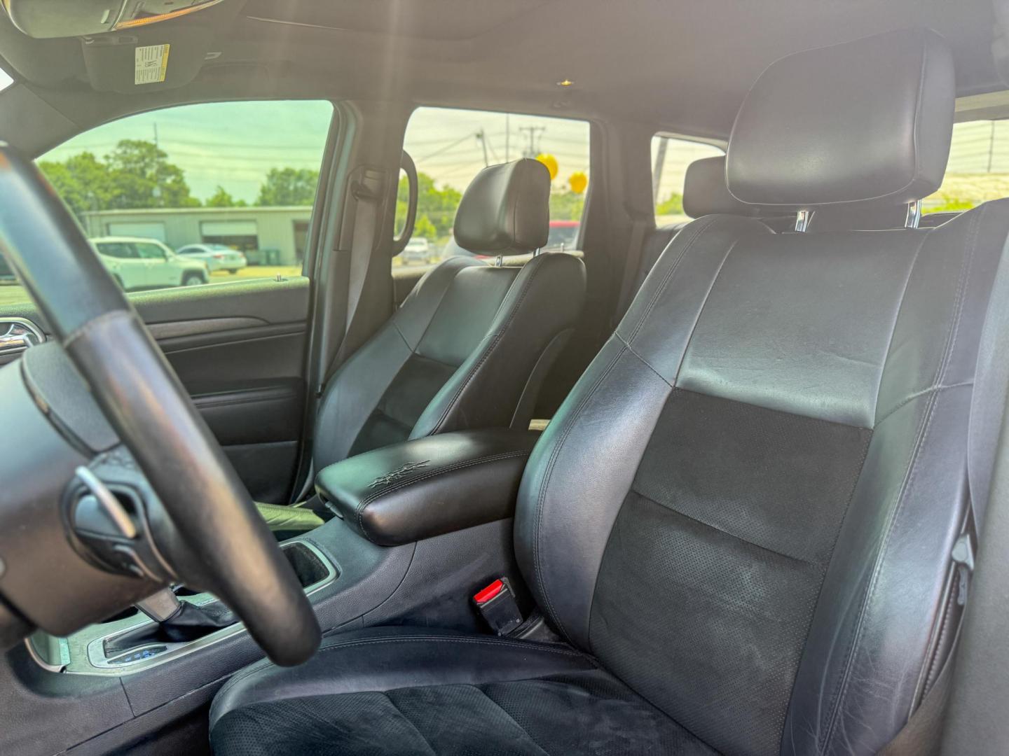 2017 Jeep Grand Cherokee Laredo 2WD (1C4RJEAG4HC) with an 3.6L V6 DOHC 24V engine, 8A transmission, located at 419 N 18th St., Monroe, LA, 71201, (318) 410-9250, 32.514370, -92.105133 - Photo#2