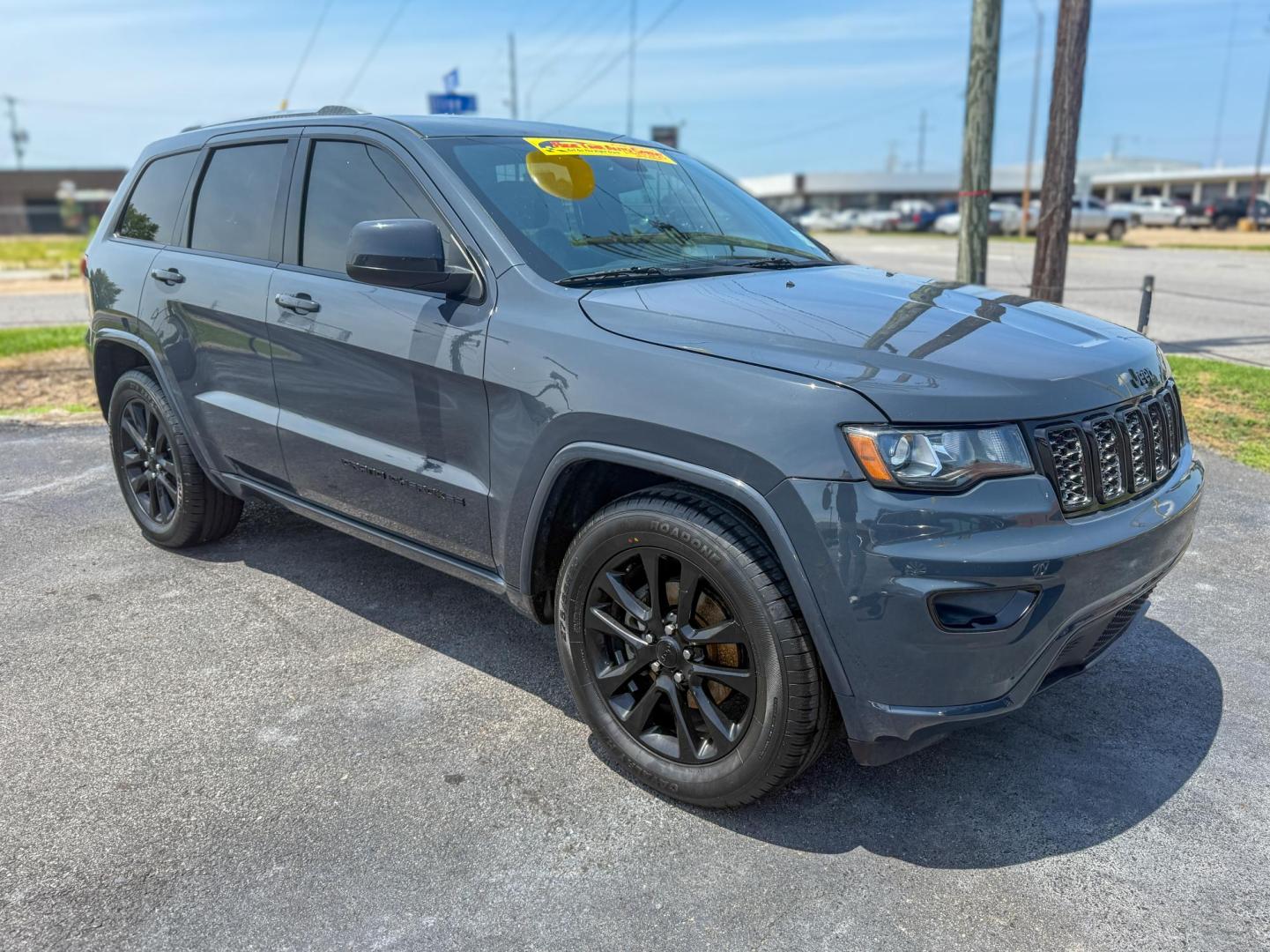 2017 Jeep Grand Cherokee Laredo 2WD (1C4RJEAG4HC) with an 3.6L V6 DOHC 24V engine, 8A transmission, located at 419 N 18th St., Monroe, LA, 71201, (318) 410-9250, 32.514370, -92.105133 - Photo#0