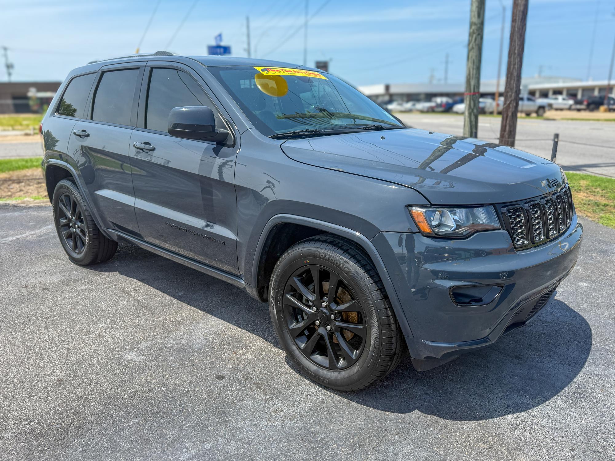photo of 2017 Jeep Grand Cherokee Laredo 2WD