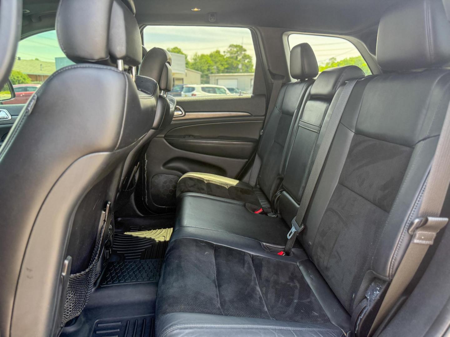2017 Jeep Grand Cherokee Laredo 2WD (1C4RJEAG4HC) with an 3.6L V6 DOHC 24V engine, 8A transmission, located at 419 N 18th St., Monroe, LA, 71201, (318) 410-9250, 32.514370, -92.105133 - Photo#4