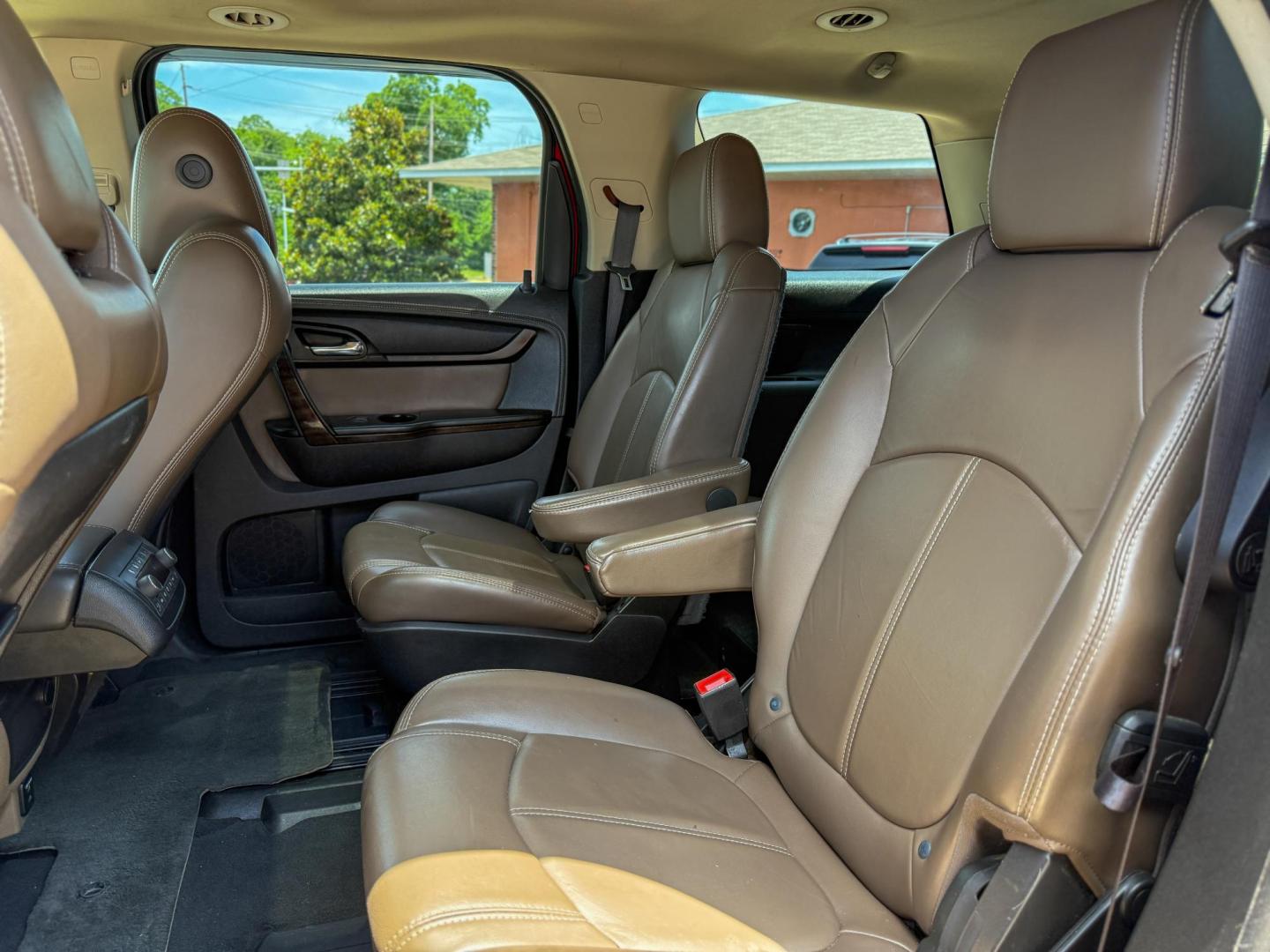 2014 GMC Acadia SLT-1 FWD (1GKKRRKD5EJ) with an 3.6L V6 DOHC 24V engine, 6-Speed Automatic transmission, located at 419 N 18th St., Monroe, LA, 71201, (318) 410-9250, 32.514370, -92.105133 - Photo#4