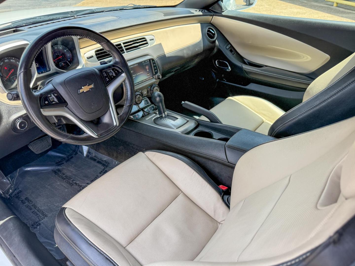 2014 Chevrolet Camaro Coupe 2LT (2G1FC1E35E9) with an 3.6L V6 DOHC 24V FFV engine, 6-Speed Automatic transmission, located at 419 N 18th St., Monroe, LA, 71201, (318) 410-9250, 32.514370, -92.105133 - Photo#3