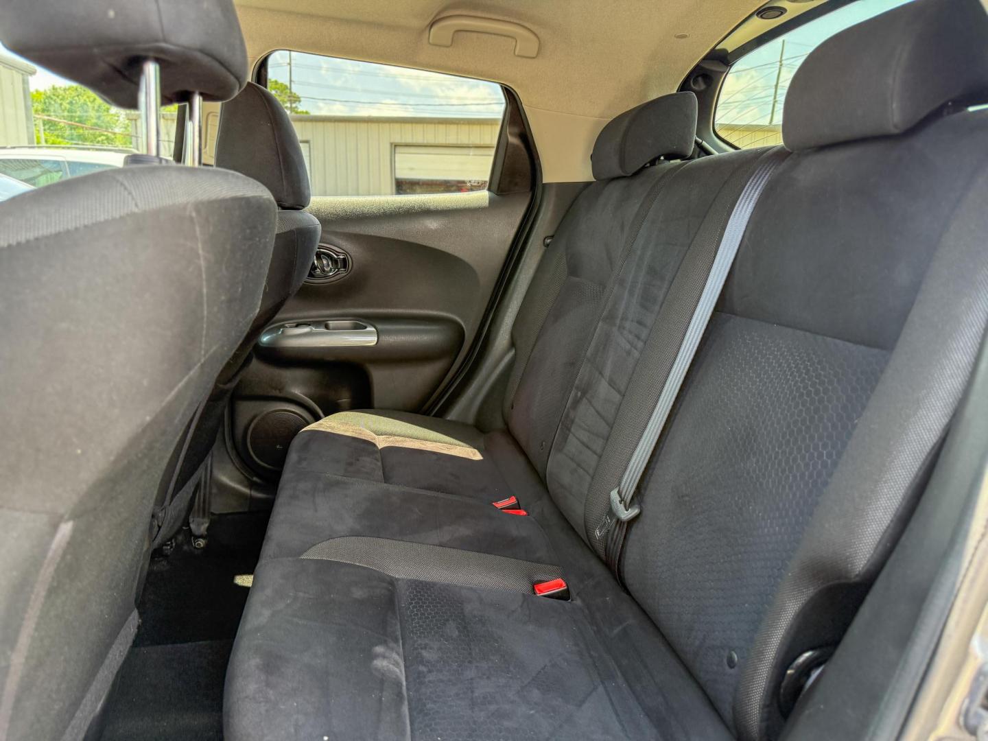 2015 Nissan Juke S FWD (JN8AF5MR3FT) with an 1.6L L4 DOHC 16V engine, Continuously Variable Transmission transmission, located at 419 N 18th St., Monroe, LA, 71201, (318) 410-9250, 32.514370, -92.105133 - Photo#4