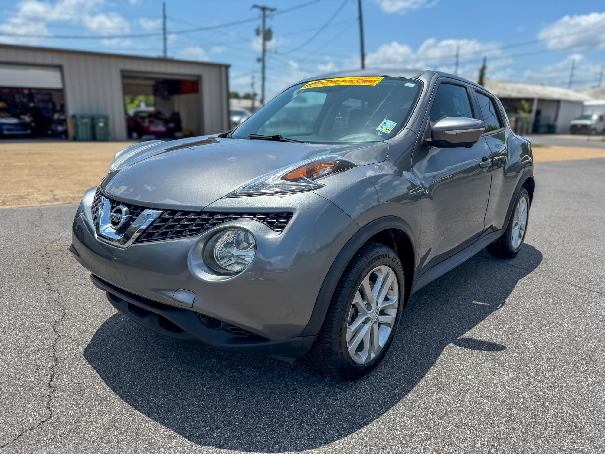 photo of 2015 Nissan Juke S FWD