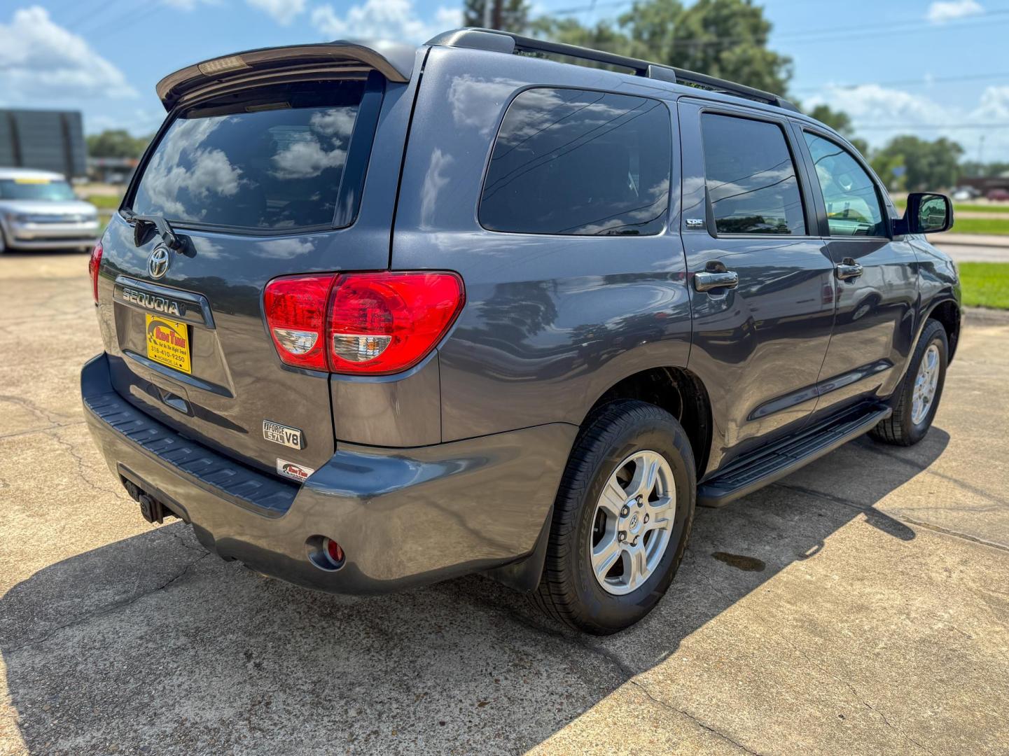 2014 Toyota Sequoia SR5 5.7L 2WD (5TDZY5G10ES) with an 5.7L V8 DOHC 32V engine, 6-Speed Automatic Overdrive transmission, located at 419 N 18th St., Monroe, LA, 71201, (318) 410-9250, 32.514370, -92.105133 - Photo#1