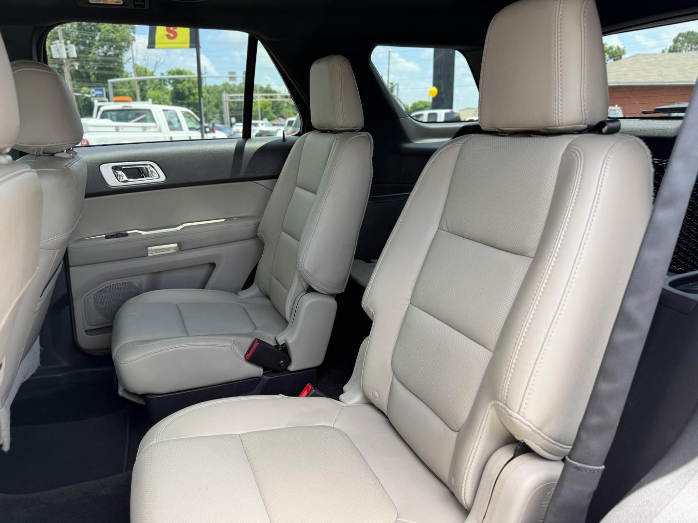 2015 Ford Explorer Limited FWD (1FM5K7F82FG) with an 3.5L V6 DOHC 24V engine, 6-Speed Automatic transmission, located at 419 N 18th St., Monroe, LA, 71201, (318) 410-9250, 32.514370, -92.105133 - Photo#4