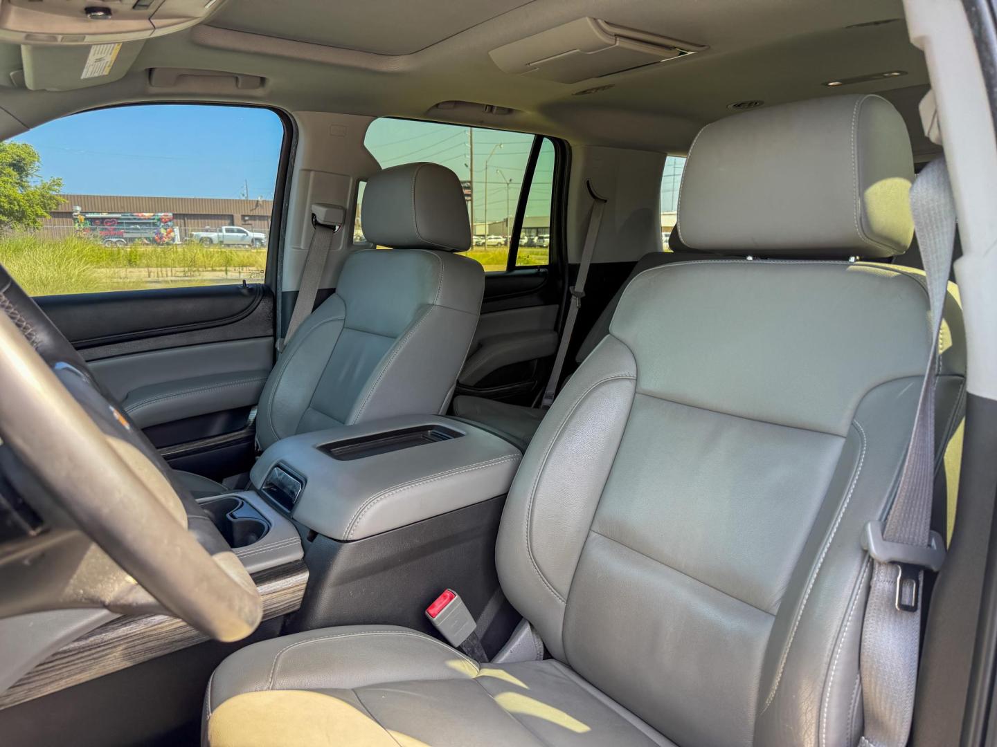 2015 Chevrolet Tahoe LT 2WD (1GNSCBKCXFR) with an 5.3L V8 OHV 16V engine, 6-Speed Automatic transmission, located at 419 N 18th St., Monroe, LA, 71201, (318) 410-9250, 32.514370, -92.105133 - Photo#2