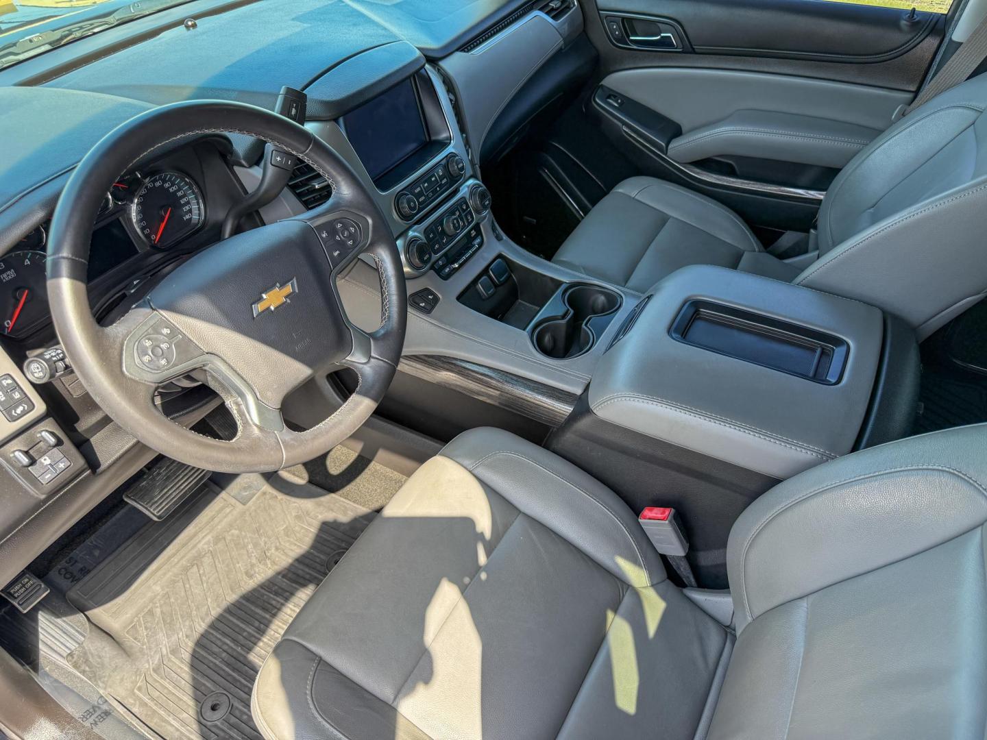 2015 Chevrolet Tahoe LT 2WD (1GNSCBKCXFR) with an 5.3L V8 OHV 16V engine, 6-Speed Automatic transmission, located at 419 N 18th St., Monroe, LA, 71201, (318) 410-9250, 32.514370, -92.105133 - Photo#3