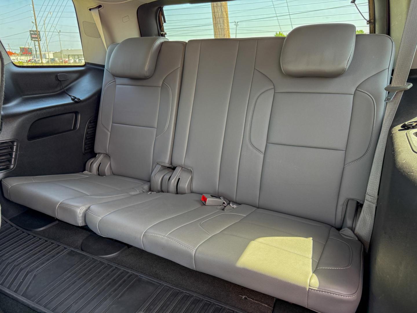 2015 Chevrolet Tahoe LT 2WD (1GNSCBKCXFR) with an 5.3L V8 OHV 16V engine, 6-Speed Automatic transmission, located at 419 N 18th St., Monroe, LA, 71201, (318) 410-9250, 32.514370, -92.105133 - Photo#5