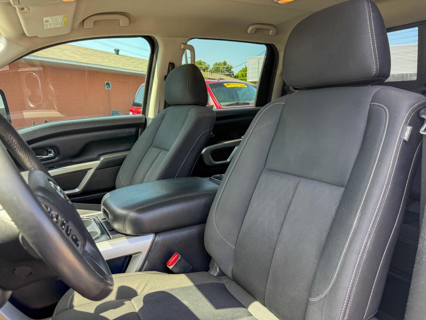 2017 Nissan Titan Platinum Reserve Crew Cab 4WD (1N6AA1E50HN) with an 5.6L V8 DOHC 32V engine, 6A transmission, located at 419 N 18th St., Monroe, LA, 71201, (318) 410-9250, 32.514370, -92.105133 - Photo#2