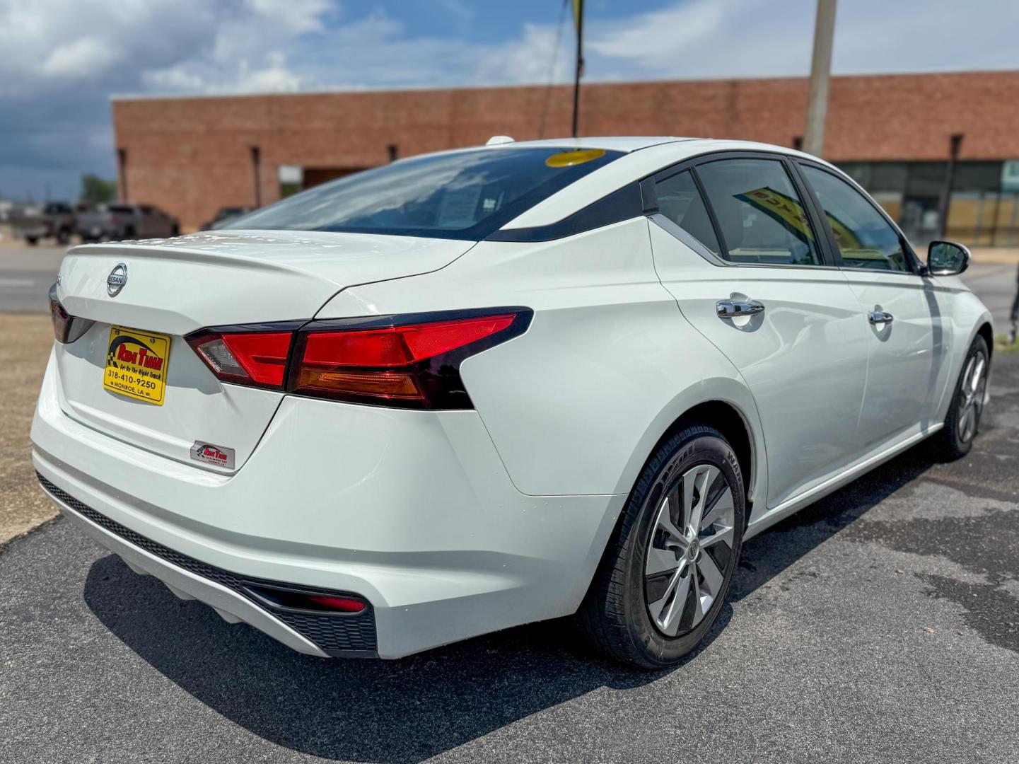 2020 Nissan Altima 2.5 S (1N4BL4BV0LC) with an 2.5L L4 DOHC 16V engine, CVT transmission, located at 419 N 18th St., Monroe, LA, 71201, (318) 410-9250, 32.514370, -92.105133 - Photo#1