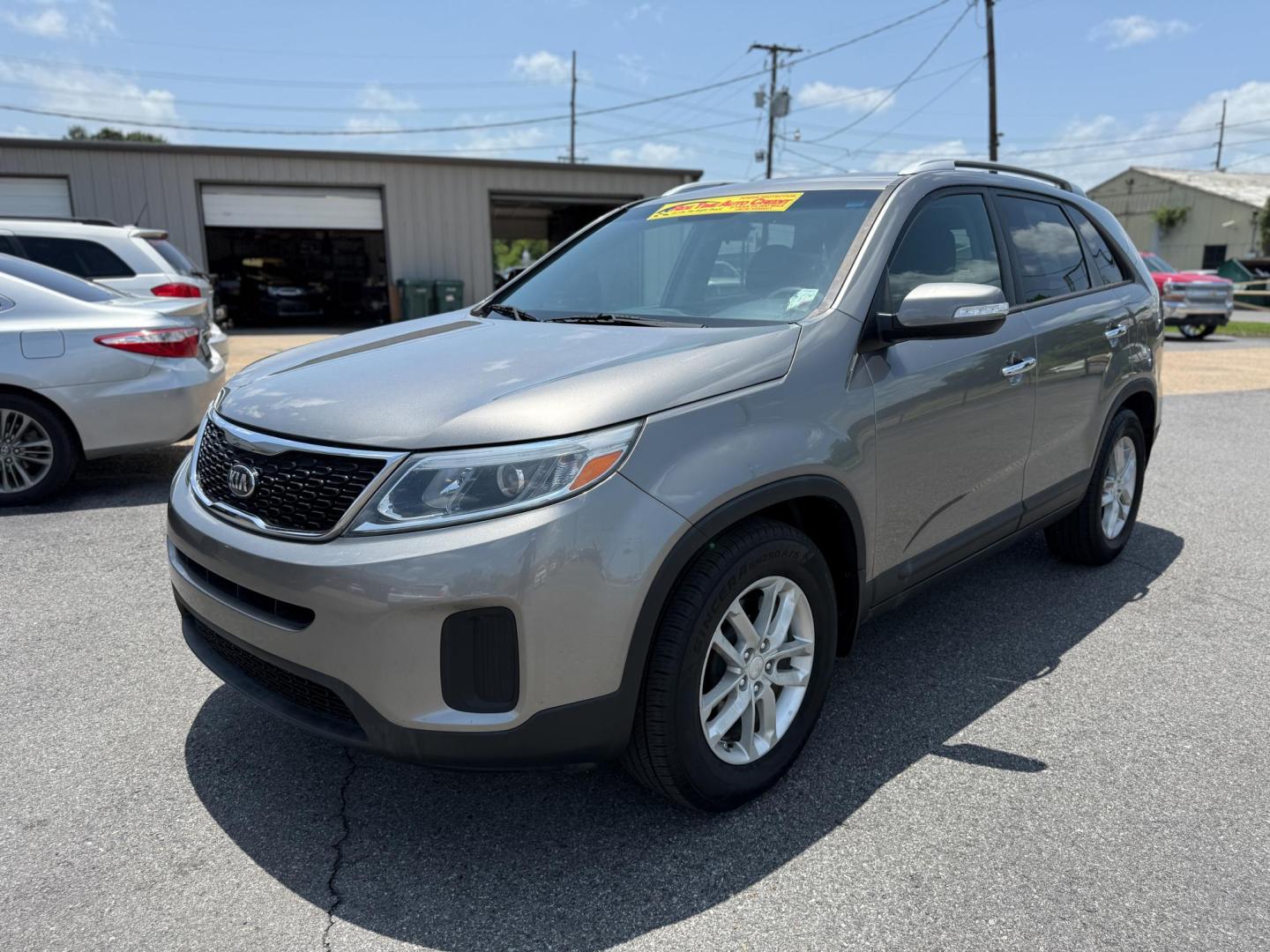 2014 Kia Sorento LX V6 FWD (5XYKT4A73EG) with an 3.3L V6 DOHC 24V engine, 6-Speed Automatic transmission, located at 419 N 18th St., Monroe, LA, 71201, (318) 410-9250, 32.514370, -92.105133 - Photo#0