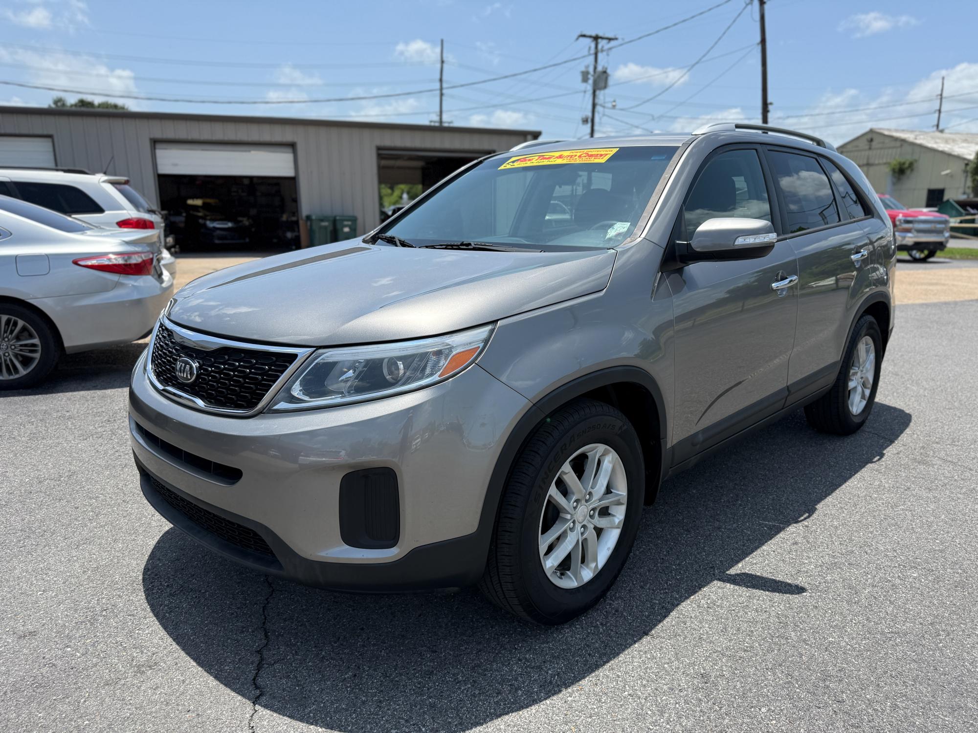 photo of 2014 Kia Sorento LX V6 FWD - CASH CAR!!!!!!!!
