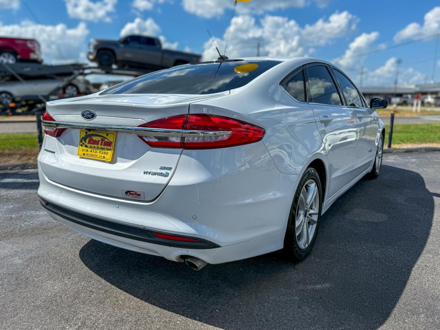 2018 Ford Fusion Hybrid SE (3FA6P0LU6JR) with an 2.0L L4 DOHC 16V HYBRID engine, CVT transmission, located at 419 N 18th St., Monroe, LA, 71201, (318) 410-9250, 32.514370, -92.105133 - Photo#1