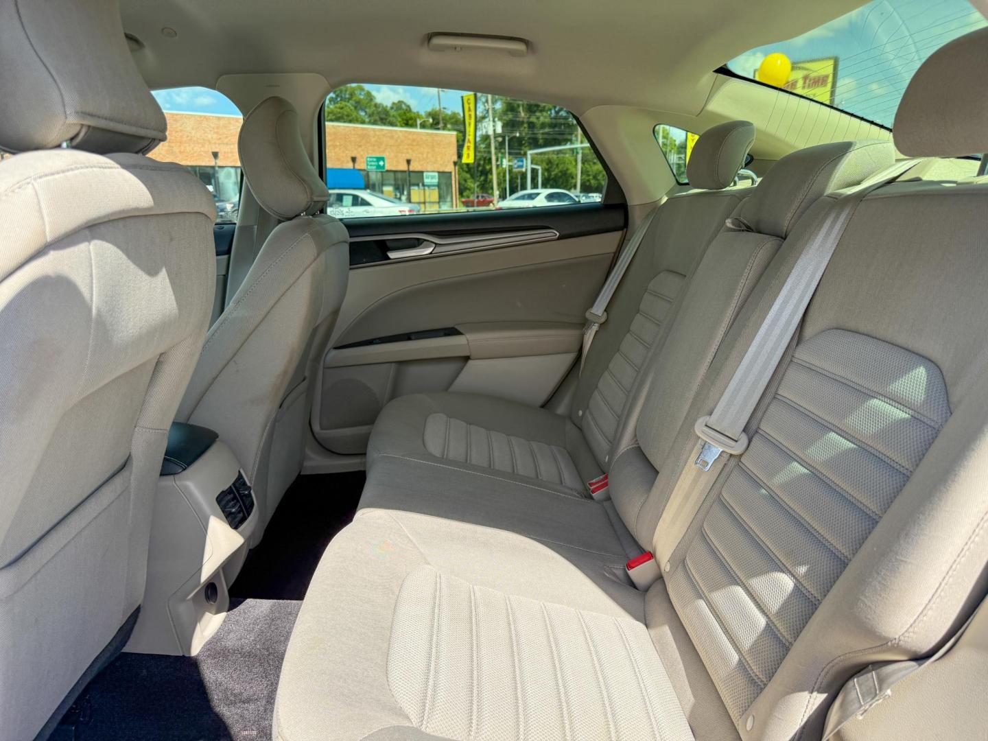 2018 Ford Fusion Hybrid SE (3FA6P0LU6JR) with an 2.0L L4 DOHC 16V HYBRID engine, CVT transmission, located at 419 N 18th St., Monroe, LA, 71201, (318) 410-9250, 32.514370, -92.105133 - Photo#4
