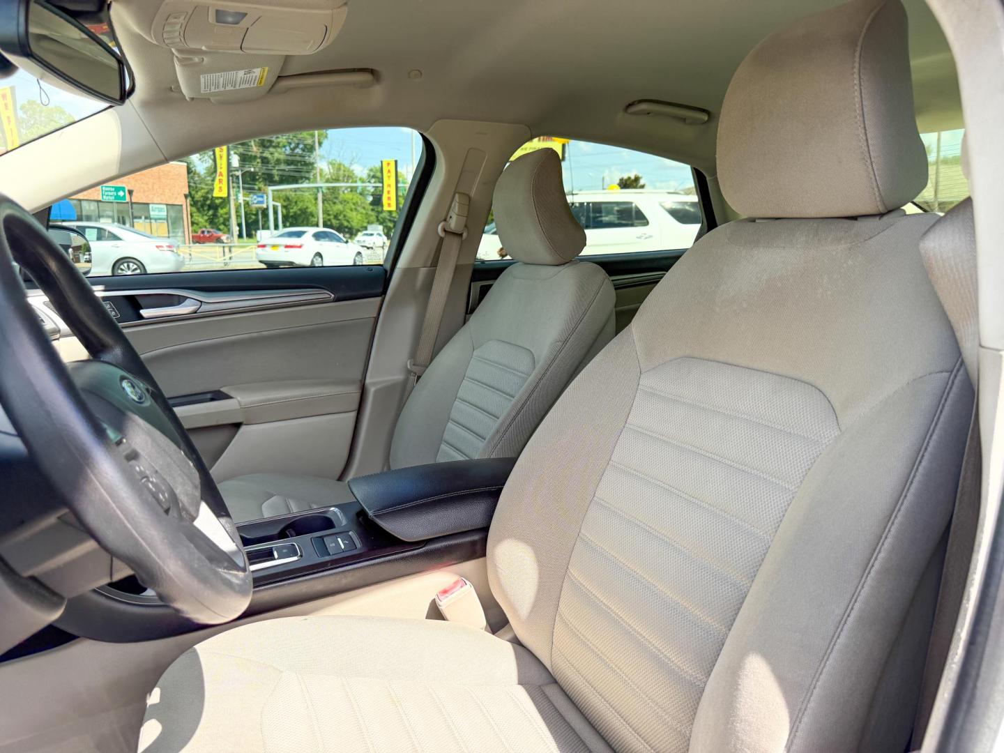 2018 Ford Fusion Hybrid SE (3FA6P0LU6JR) with an 2.0L L4 DOHC 16V HYBRID engine, CVT transmission, located at 419 N 18th St., Monroe, LA, 71201, (318) 410-9250, 32.514370, -92.105133 - Photo#3