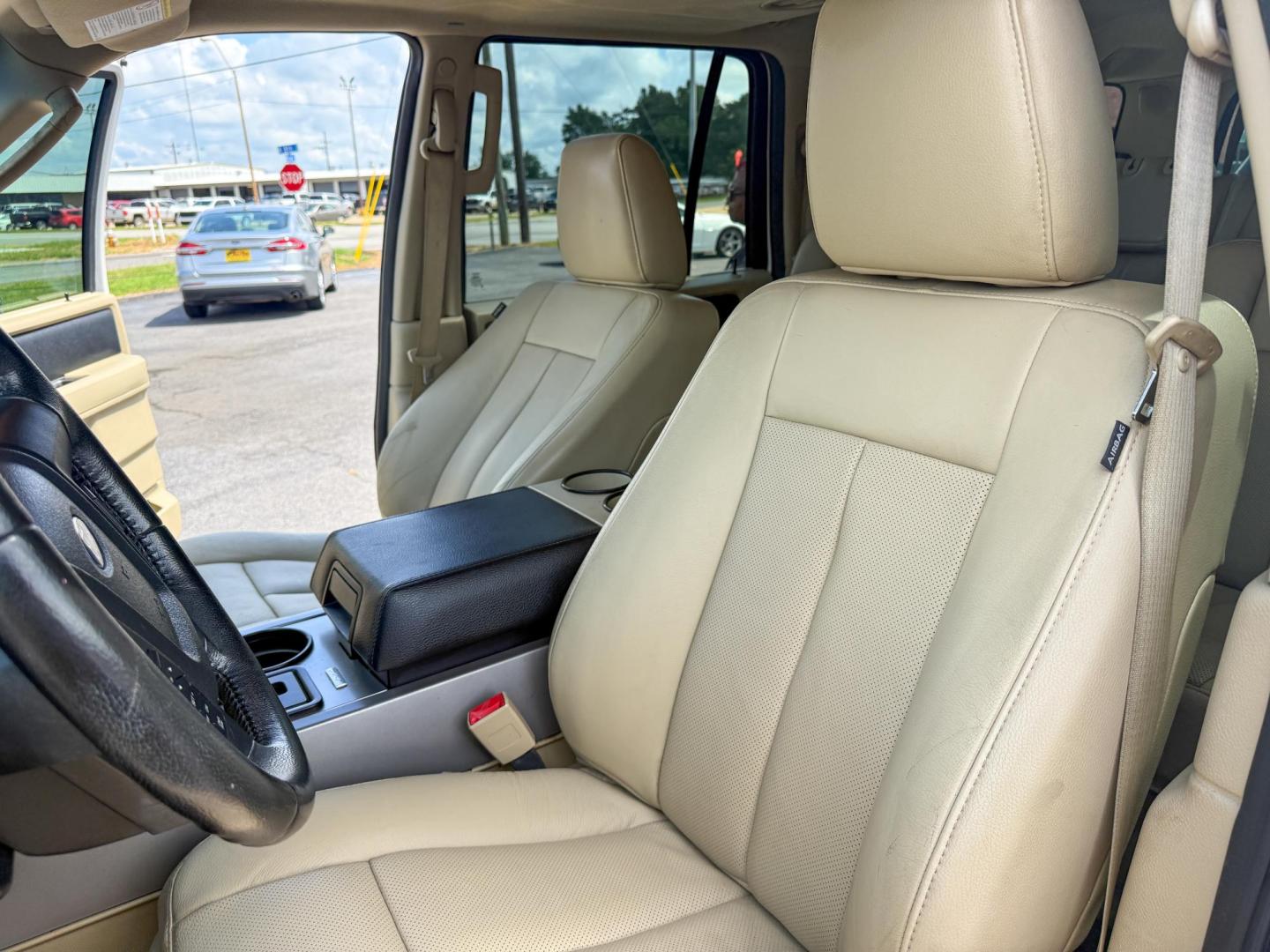 2017 Ford Expedition EL XLT 4WD (1FMJK1JT2HE) with an 3.5L V6 DOHC 24V FFV engine, 6A transmission, located at 419 N 18th St., Monroe, LA, 71201, (318) 410-9250, 32.514370, -92.105133 - Photo#3