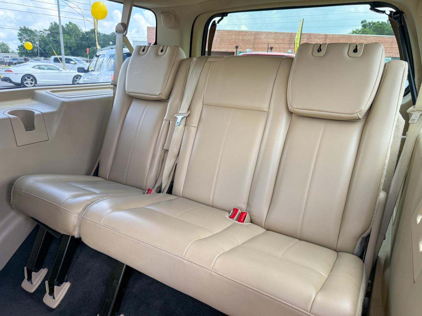 2017 Ford Expedition EL XLT 4WD (1FMJK1JT2HE) with an 3.5L V6 DOHC 24V FFV engine, 6A transmission, located at 419 N 18th St., Monroe, LA, 71201, (318) 410-9250, 32.514370, -92.105133 - Photo#5