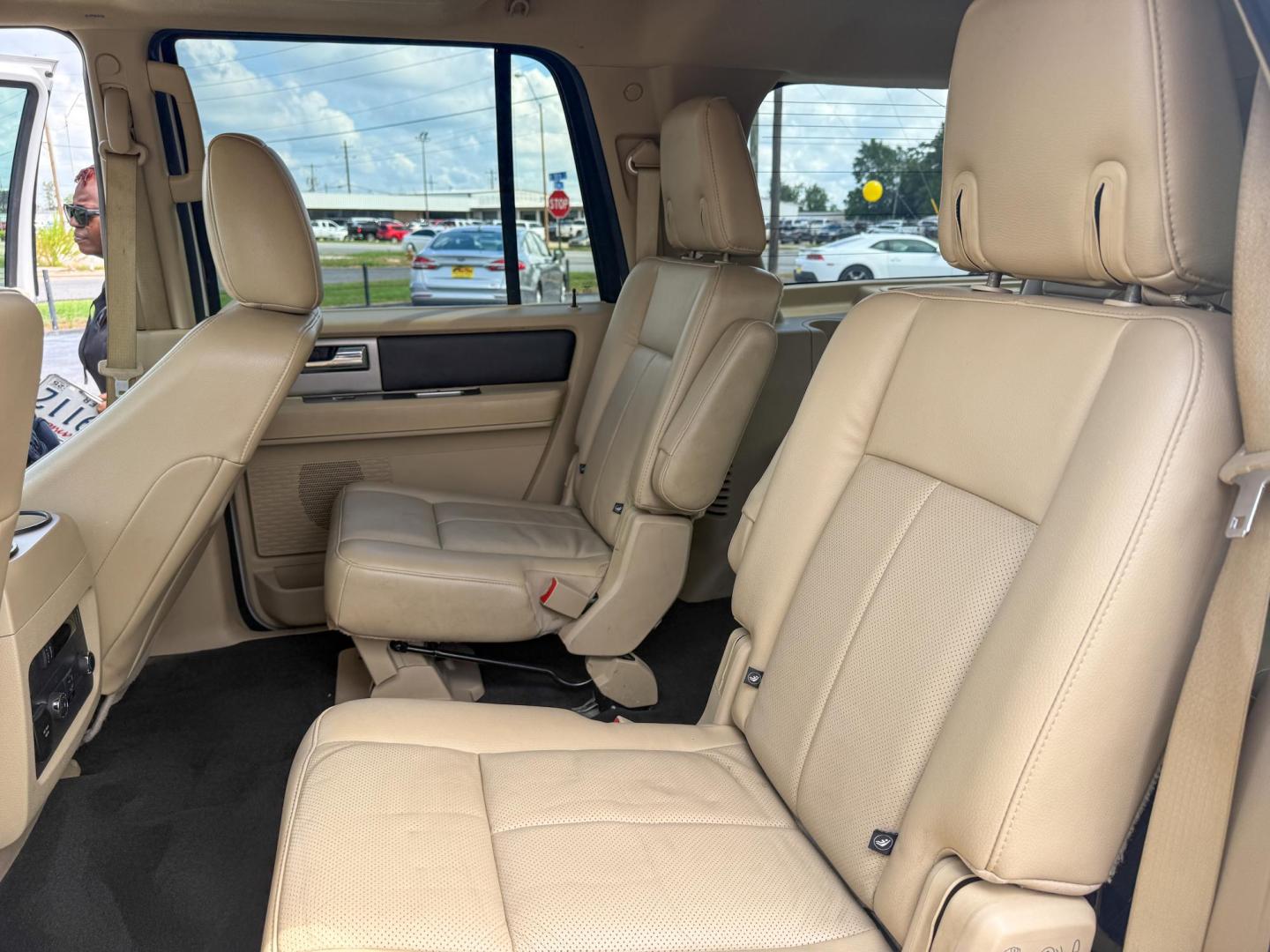 2017 Ford Expedition EL XLT 4WD (1FMJK1JT2HE) with an 3.5L V6 DOHC 24V FFV engine, 6A transmission, located at 419 N 18th St., Monroe, LA, 71201, (318) 410-9250, 32.514370, -92.105133 - Photo#4