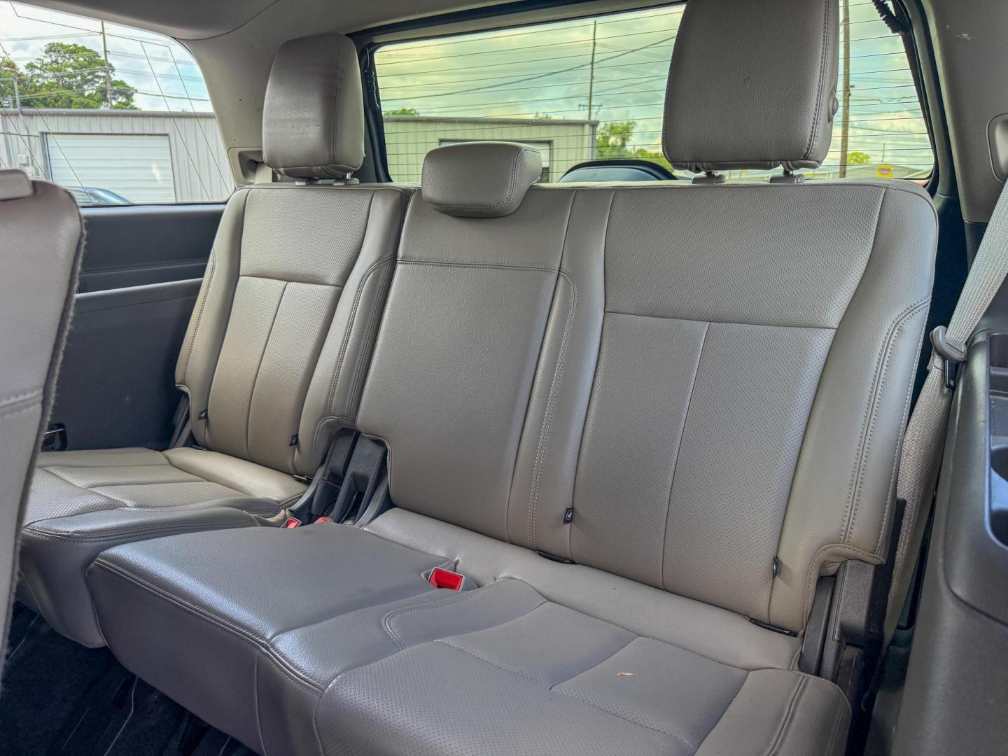 2018 Ford Expedition XLT 2WD (1FMJU1HT4JE) with an 3.5L V6 DOHC 24V FFV engine, 6A transmission, located at 419 N 18th St., Monroe, LA, 71201, (318) 410-9250, 32.514370, -92.105133 - Photo#5