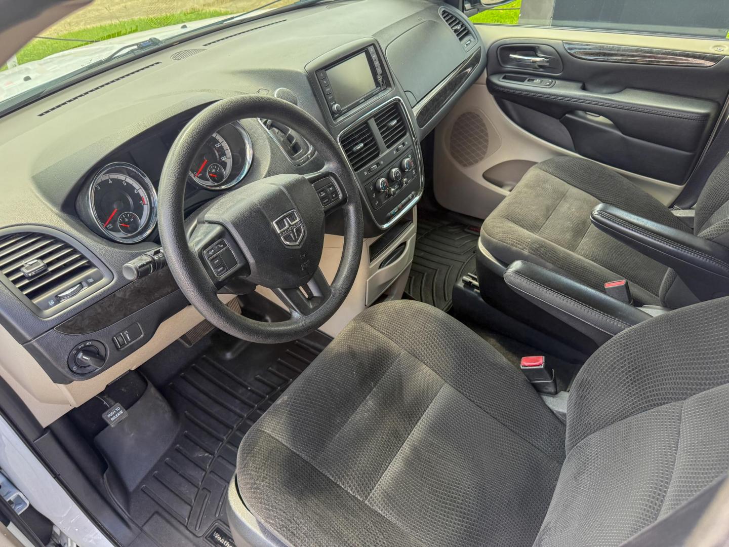2019 Dodge Grand Caravan SE Plus (2C4RDGBG3KR) with an 3.6L V6 DOHC 24V engine, 6A transmission, located at 419 N 18th St., Monroe, LA, 71201, (318) 410-9250, 32.514370, -92.105133 - Photo#2