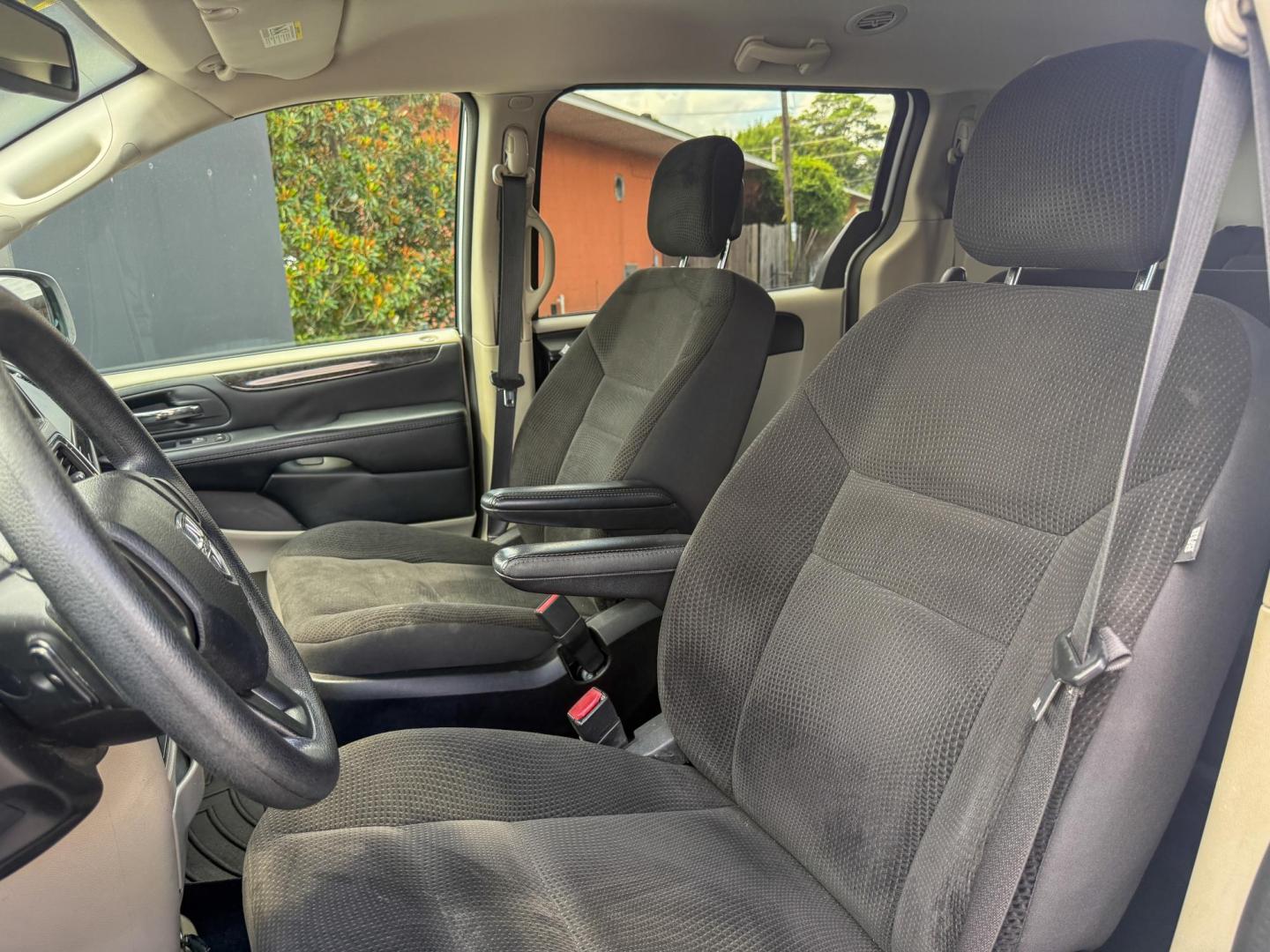 2019 Dodge Grand Caravan SE Plus (2C4RDGBG3KR) with an 3.6L V6 DOHC 24V engine, 6A transmission, located at 419 N 18th St., Monroe, LA, 71201, (318) 410-9250, 32.514370, -92.105133 - Photo#3