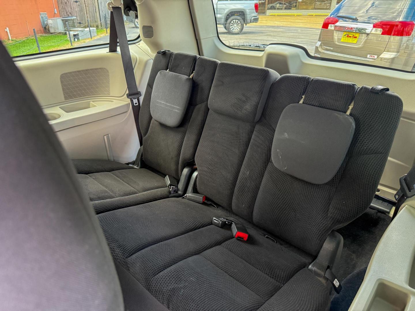 2019 Dodge Grand Caravan SE Plus (2C4RDGBG3KR) with an 3.6L V6 DOHC 24V engine, 6A transmission, located at 419 N 18th St., Monroe, LA, 71201, (318) 410-9250, 32.514370, -92.105133 - Photo#5