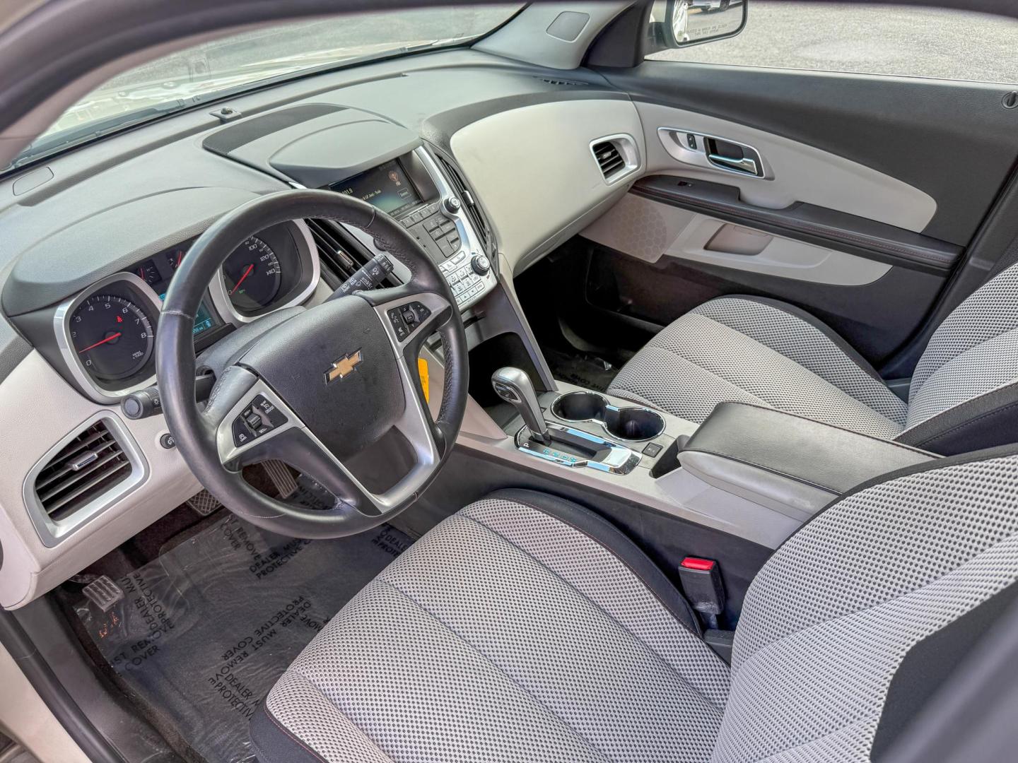 2015 Chevrolet Equinox 1LT 2WD (2GNALBEK1F6) with an 2.4L L4 DOHC 16V FFV engine, 6-Speed Automatic transmission, located at 419 N 18th St., Monroe, LA, 71201, (318) 410-9250, 32.514370, -92.105133 - Photo#2