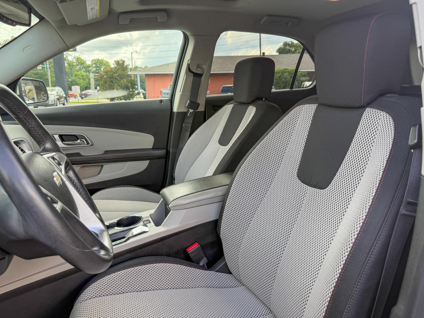 2015 Chevrolet Equinox 1LT 2WD (2GNALBEK1F6) with an 2.4L L4 DOHC 16V FFV engine, 6-Speed Automatic transmission, located at 419 N 18th St., Monroe, LA, 71201, (318) 410-9250, 32.514370, -92.105133 - Photo#3