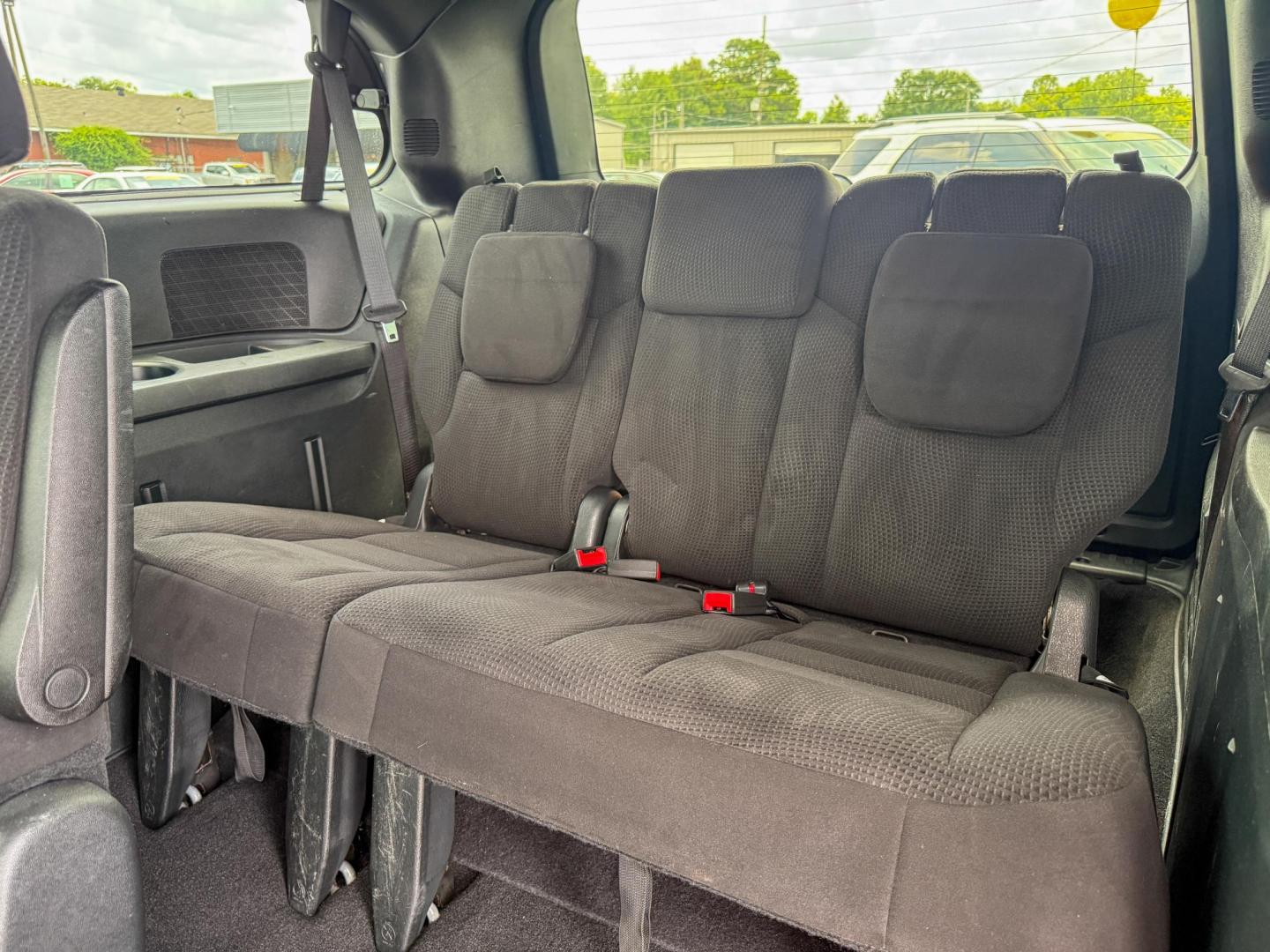 2014 Dodge Grand Caravan SE (2C4RDGBG2ER) with an 3.6L V6 DOHC 24V engine, 6-Speed Automatic transmission, located at 419 N 18th St., Monroe, LA, 71201, (318) 410-9250, 32.514370, -92.105133 - Photo#5